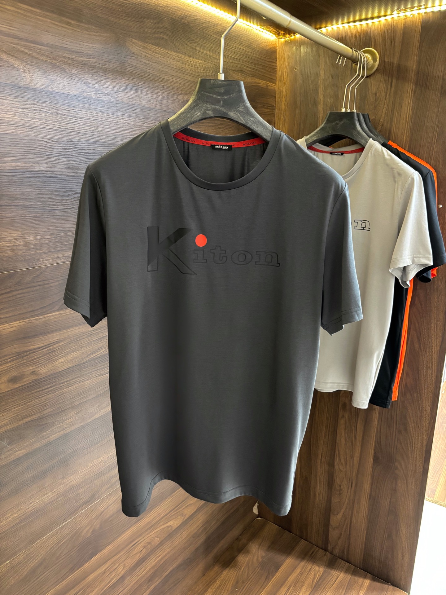  New#
🟥Kiton 奇顿 2025春夏新款男士圆领T恤短袖，冰感爽滑~弹力垂顺纯色圆领短袖T恤，一