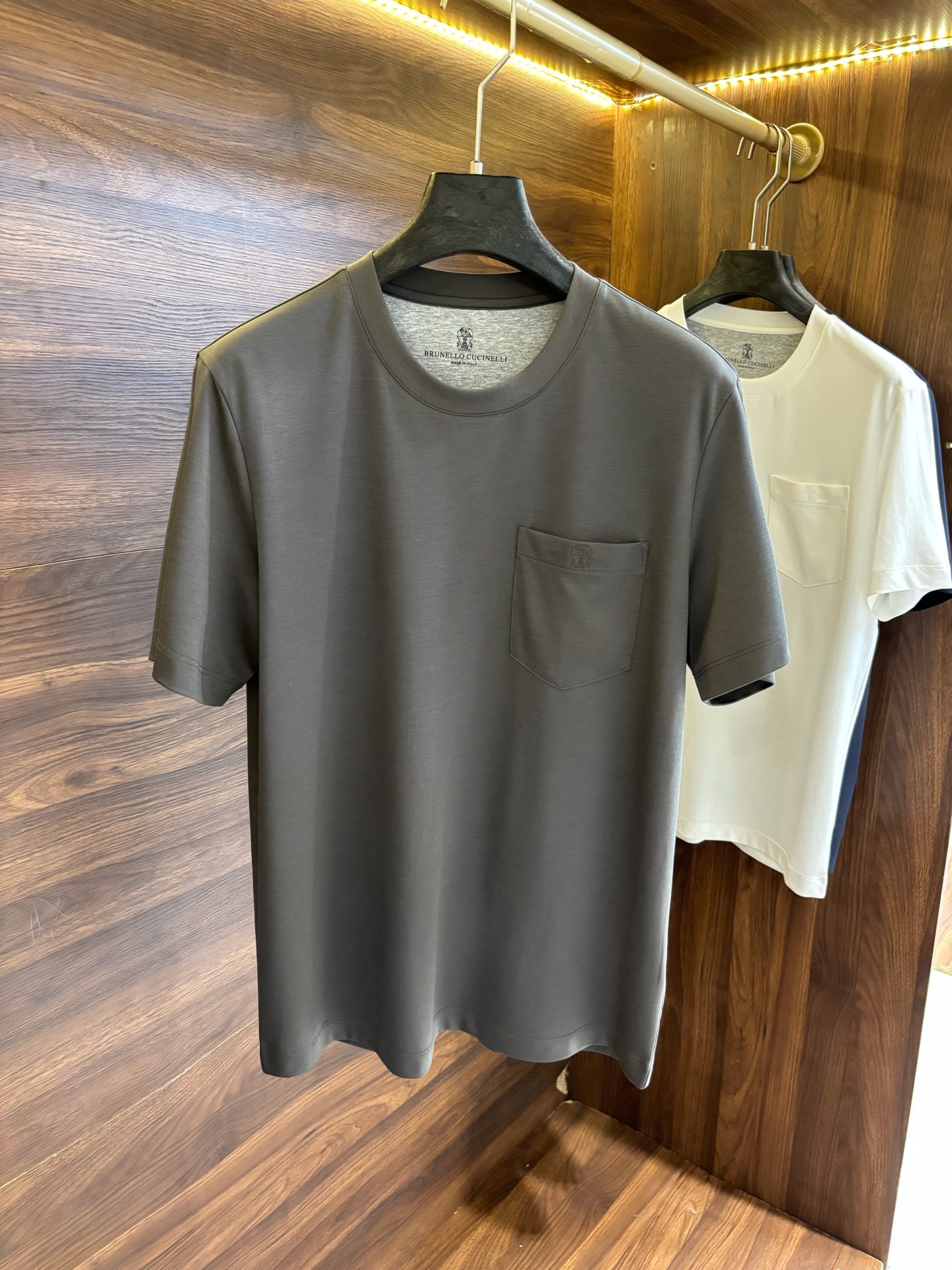 Brunello Cucinelli Pocket T-Shirt - Classic Style, Soft Fabric, Modern Design 2 i1741327228646 9075 0 0