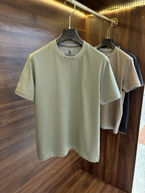 Elegante Camiseta Brunello Cucinelli con Detalles Bordados y Diseño de Doble Capa 1 Elegante Camiseta Brunello Cucinelli con Detalles Bordados y Diseño de Doble Capa
