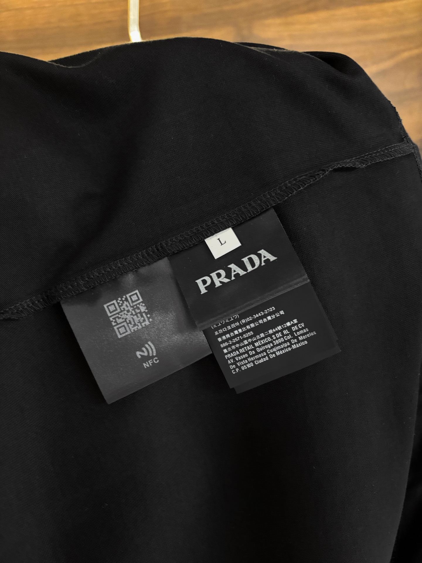  New#
🟥 PRADA 普拉达 2025春夏新款经典三角logo圆领短袖T恤，标志性三角标的P家lo