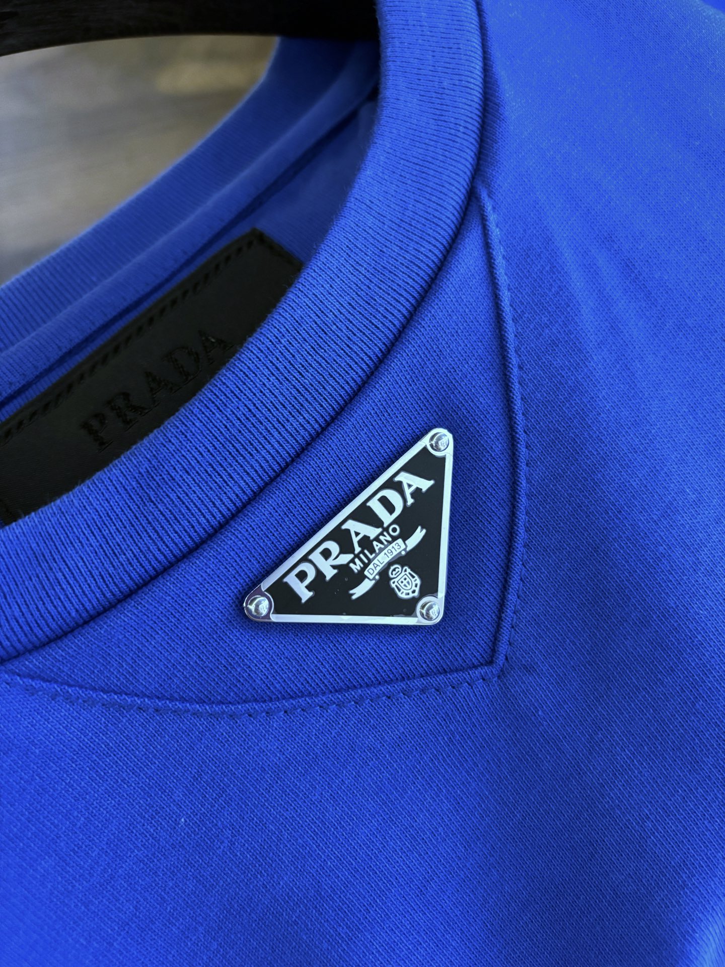  New#
🟥 PRADA 普拉达 2025春夏新款经典三角logo圆领短袖T恤，标志性三角标的P家lo