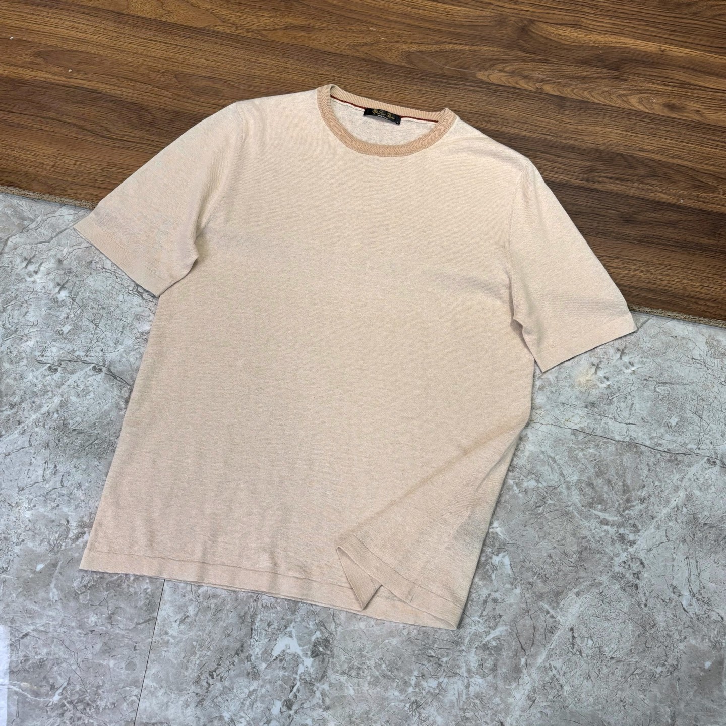 New#🟥lP🆕 诺悠翩雅 亚麻短袖针织衫，这款面料既有天然材质的健康亲肤特性，又有合成纤维的实用性能。