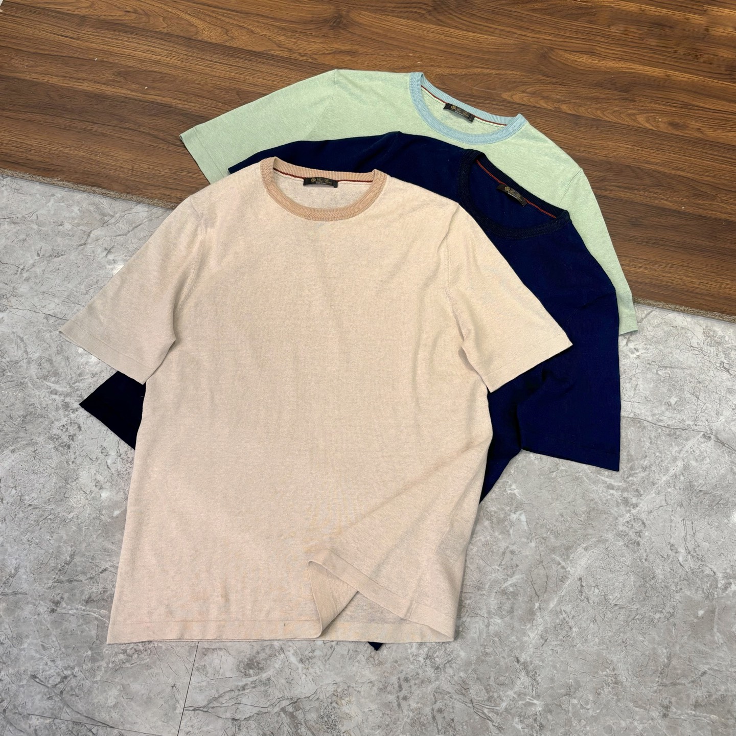 New#🟥lP🆕 诺悠翩雅 亚麻短袖针织衫，这款面料既有天然材质的健康亲肤特性，又有合成纤维的实用性能。