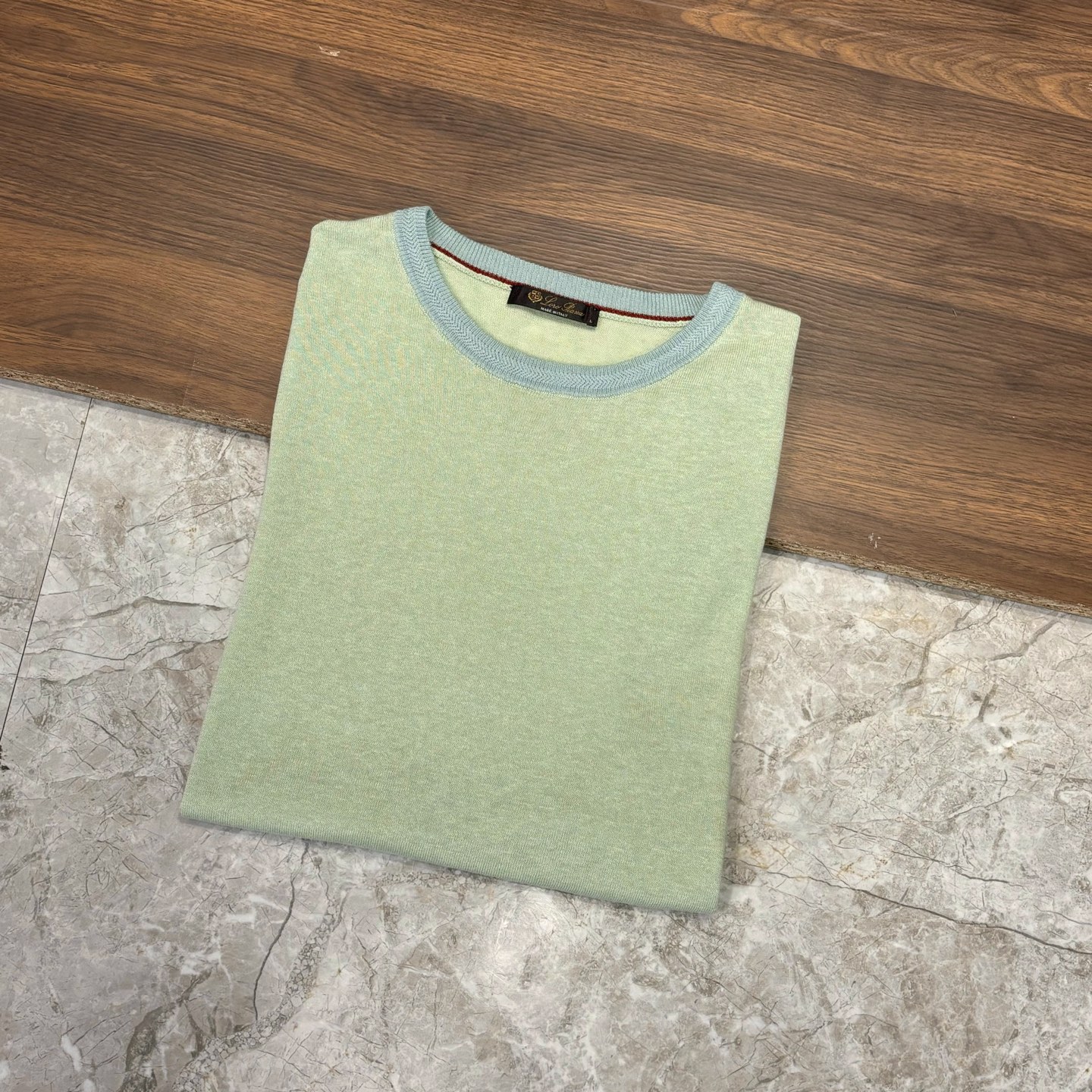 New#🟥lP🆕 诺悠翩雅 亚麻短袖针织衫，这款面料既有天然材质的健康亲肤特性，又有合成纤维的实用性能。