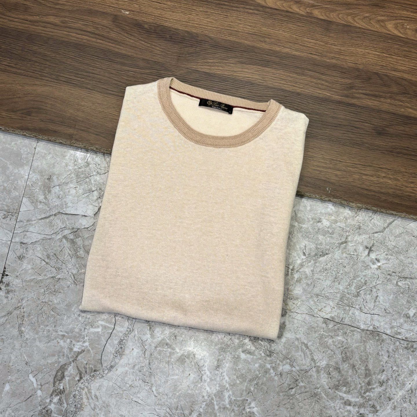 New#🟥lP🆕 诺悠翩雅 亚麻短袖针织衫，这款面料既有天然材质的健康亲肤特性，又有合成纤维的实用性能。