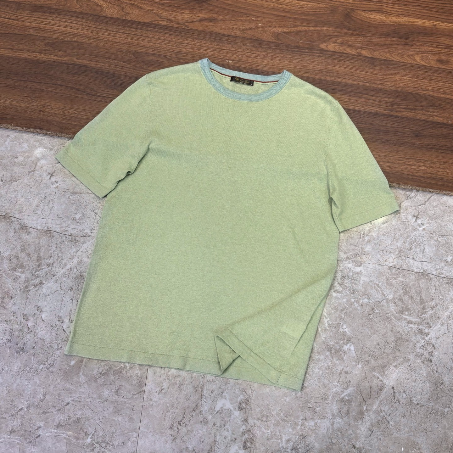 New#🟥lP🆕 诺悠翩雅 亚麻短袖针织衫，这款面料既有天然材质的健康亲肤特性，又有合成纤维的实用性能。