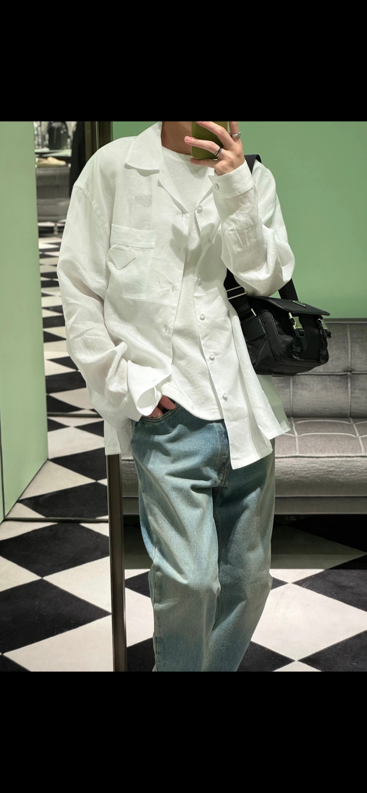 NO:449708,New# P's new spring and summer top luxury goods, unique Cuban collar design style long-sleeved men's casual shirt, Cuban collar modern gentlemanly style shows men's fashionable casual long-sleeved shirt!  Trading companies have sparse channels!  From business to leisure, it gives all-weather comfort and taste. The style is simple and clean, classic and fashionable and versatile styles that can be switched at will. The business and casual styles are free to be slim and fashionable. The upper body of the ready-to-wear is simple and fashionable without losing the elegant feeling. The ultimate breathable flax fiber natural hollow structure is efficient, moisture absorption and sweating, and the body feels refreshing and not sticky when worn in summer. Fine tailoring is loose and double-shaped, fitting the male body shape, and moving freely without restraint. Color black white Khaki 38-43 (S-3XL),,shirts,alexander wang19860909New# P家的春夏新款顶级奢侈品,独特古巴领设计风格长袖男士休闲衬衫,古巴领现代绅士风度尽显男款时尚休闲长袖衬衫！贸易公司渠道稀出！从商务到休闲,赋予全天候舒适与品位,版型剪裁简洁干净、经典时髦可随意切换风格的百搭款式,商务与休闲风格收放自如,成衣上身简约时髦又不失优雅感 极致透气性亚麻纤维天然中空结构,高效吸湿排汗,夏季穿着体感清爽不黏腻. 精细剪裁宽松双版型,贴合男性体型,活动自如不束缚. 颜色黑色 白色 卡其 码数38-43（S-3XL）,,shirts,alexander wang,Men's clothing