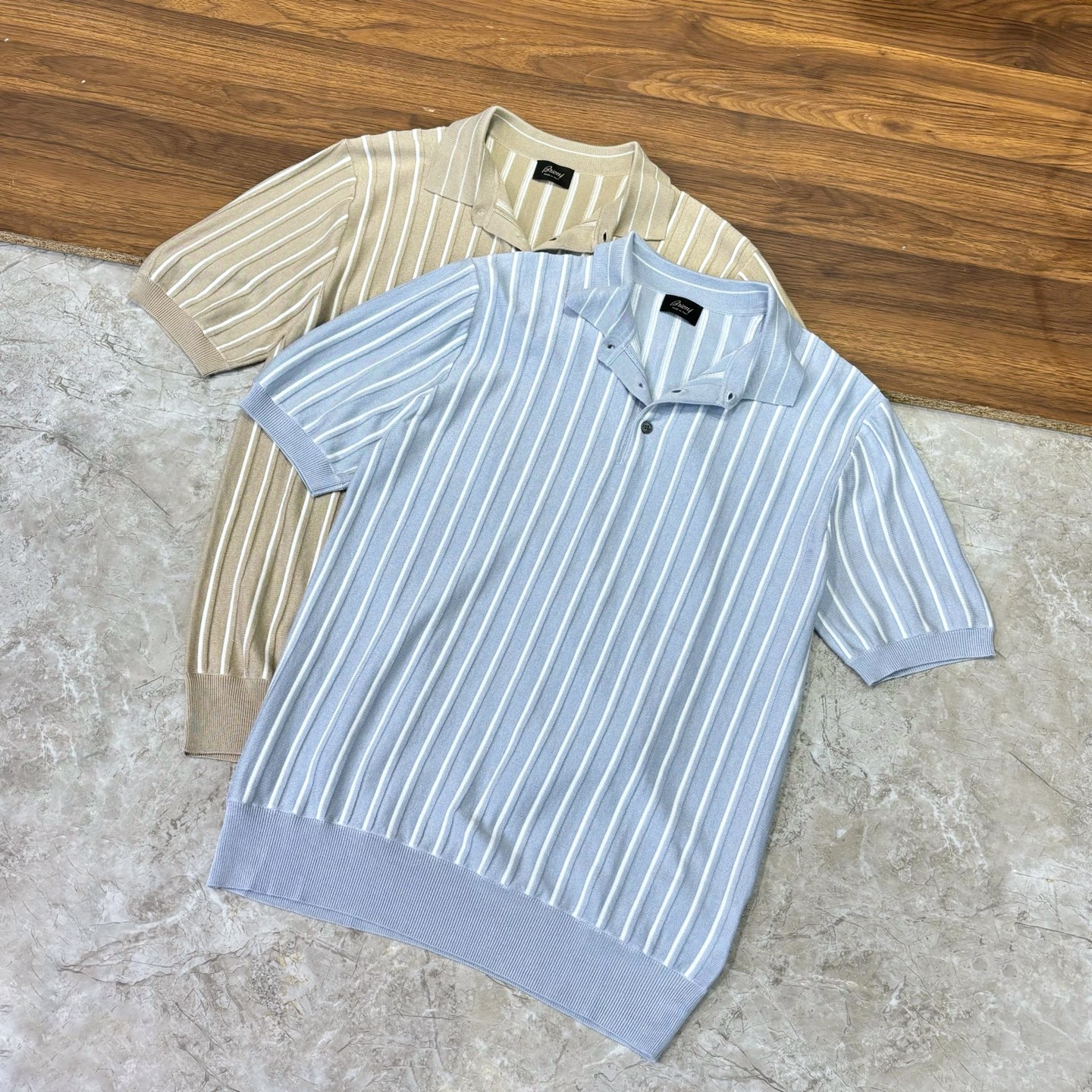 New#🟥 Brioni 布里奥尼 意大利感奢华独特三排粒扣设计简约精致翻领短袖针织POLO衫，竖条设计