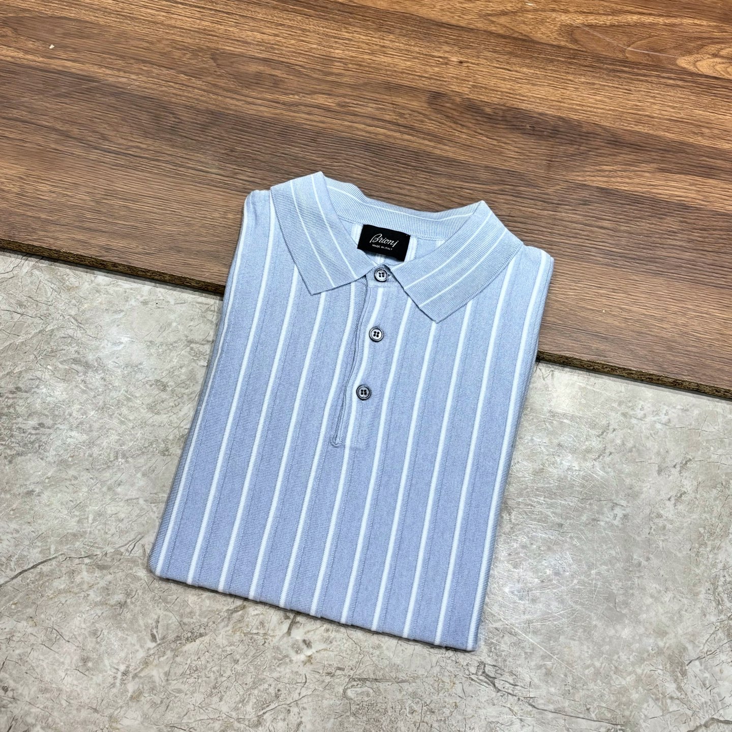 New#🟥 Brioni 布里奥尼 意大利感奢华独特三排粒扣设计简约精致翻领短袖针织POLO衫，竖条设计