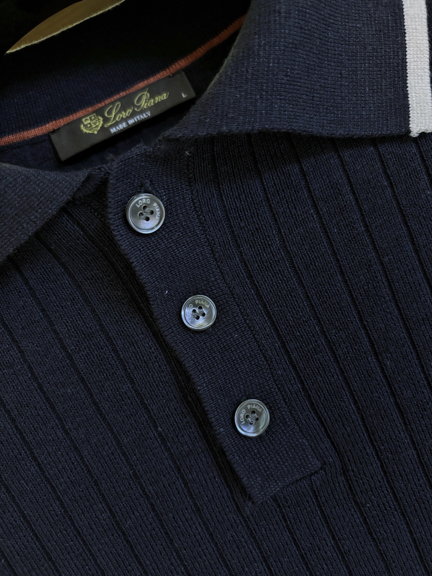 New#🟥lP🆕 意大利 罗纹工艺镌刻的优雅时尚Polo衫，优质的材质是时尚的基石。这款Polo衫选用了