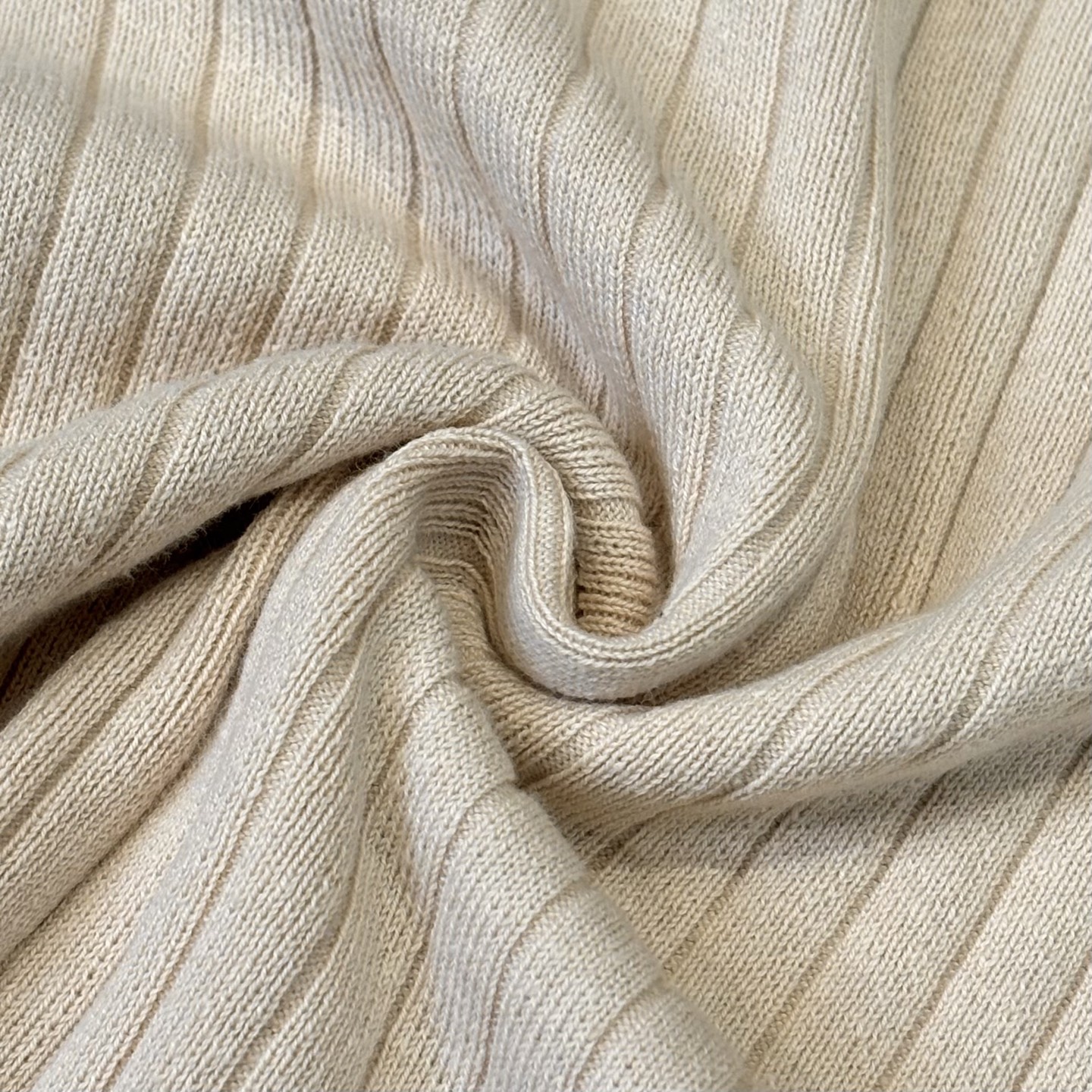 New#🟥lP🆕 意大利 罗纹工艺镌刻的优雅时尚Polo衫，优质的材质是时尚的基石。这款Polo衫选用了