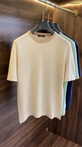 New#🟥lP🆕 诺悠翩雅 亚麻短袖针织衫，这款面料既有天然材质的健康亲肤特性，又有合成纤维的实用性能。