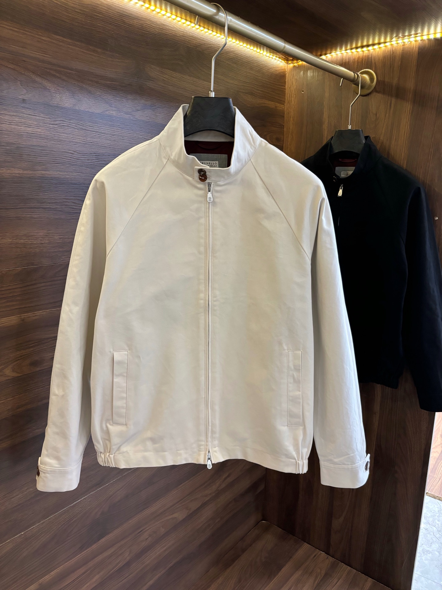 New#🟥 Brunello Cucinelli BC 意大利 立领夹克外套，于简约肌理间，其简约而利落