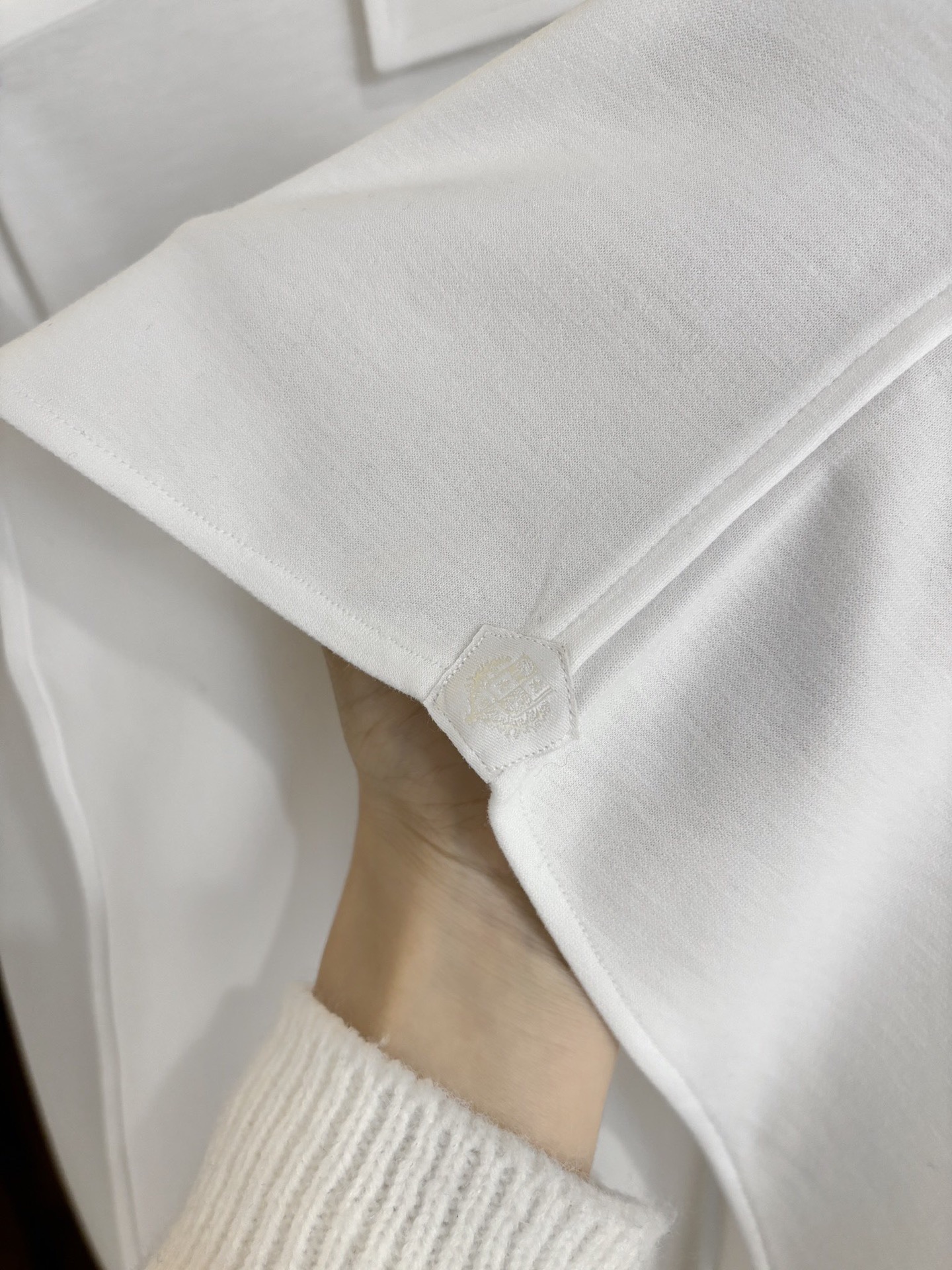 New#🟥lP🆕渠道尖端~加厚弹力棉磨毛长袖衬衫，老钱风格的极简纯色款，时尚百搭长袖衬衫，专为春秋冬而设