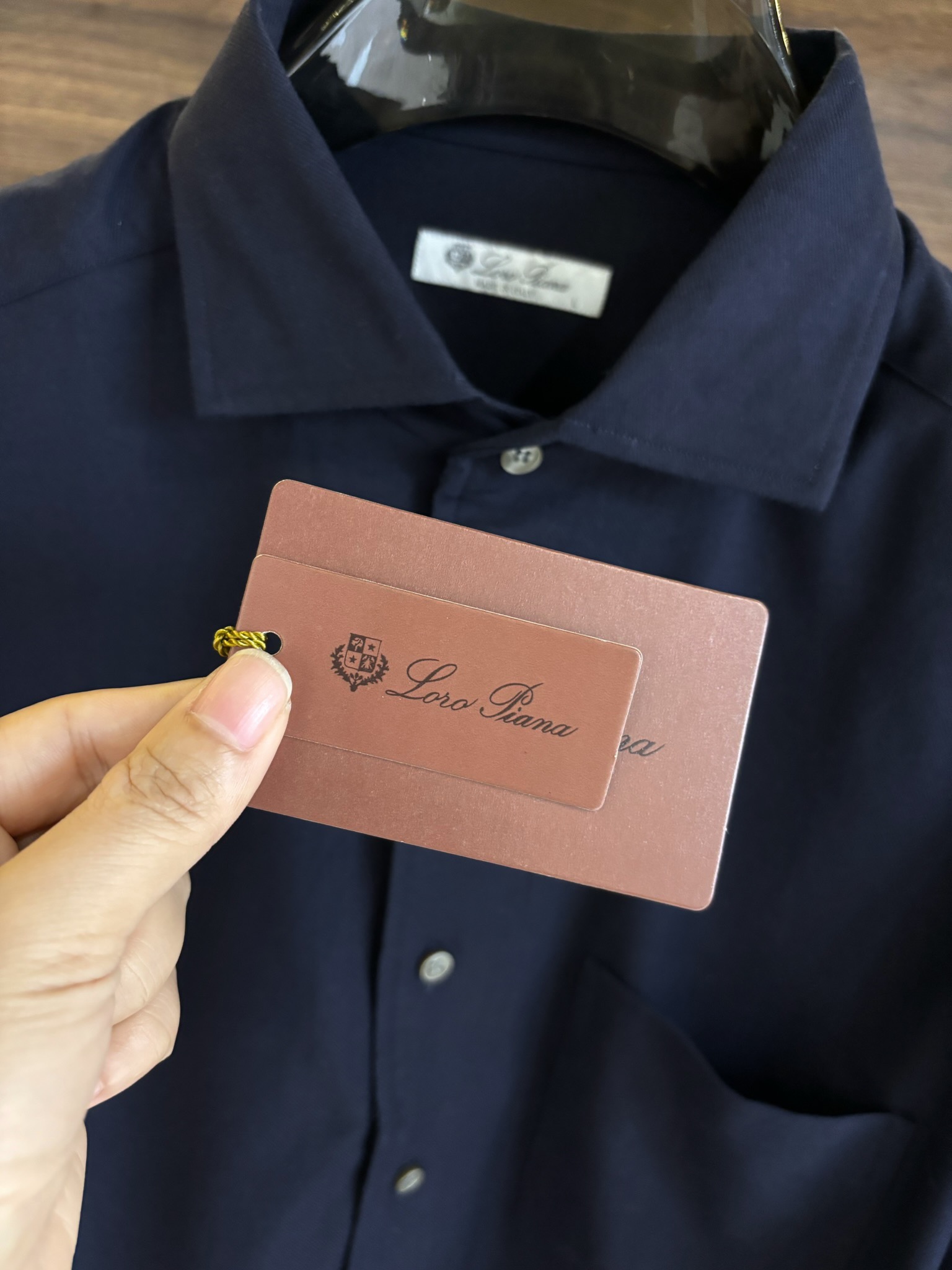 New#🟥lP🆕 老钱风 渠道顶级款磨毛绒面长袖衬衫，这款磨毛衬衫它不仅拥有百搭的特性，适合各种通勤场合