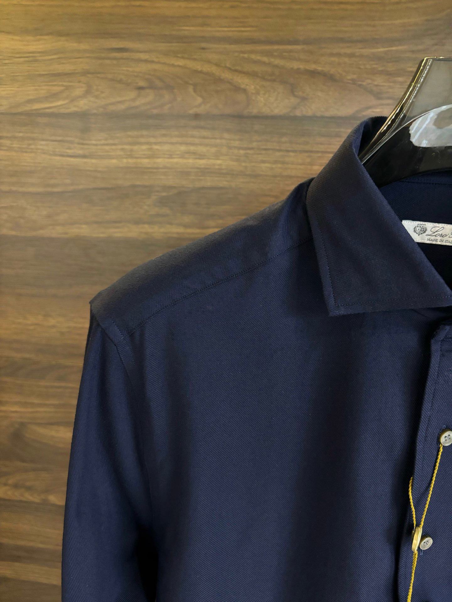 New#🟥lP🆕 老钱风 渠道顶级款磨毛绒面长袖衬衫，这款磨毛衬衫它不仅拥有百搭的特性，适合各种通勤场合