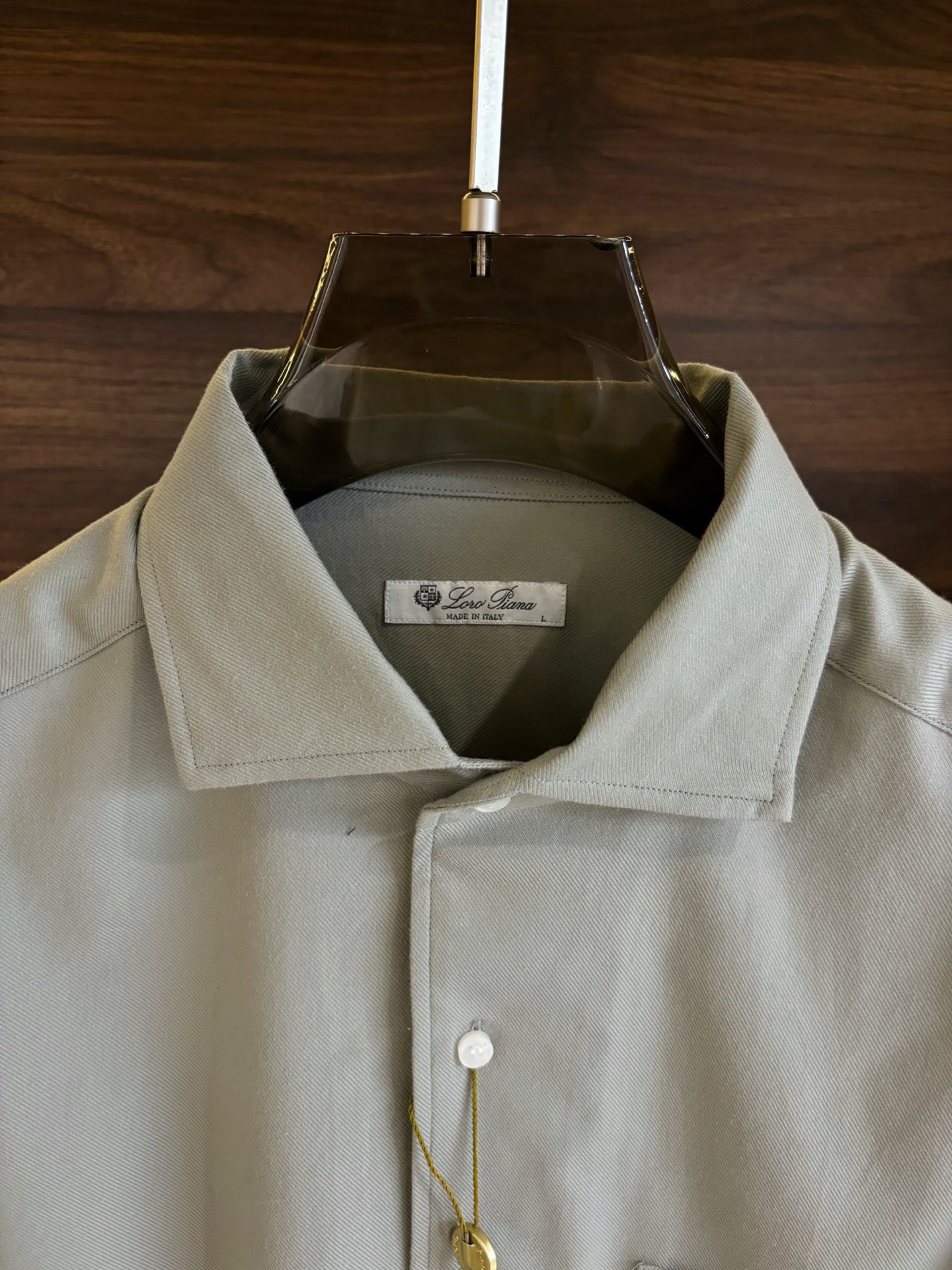 New#🟥lP🆕 老钱风 渠道顶级款磨毛绒面长袖衬衫，这款磨毛衬衫它不仅拥有百搭的特性，适合各种通勤场合