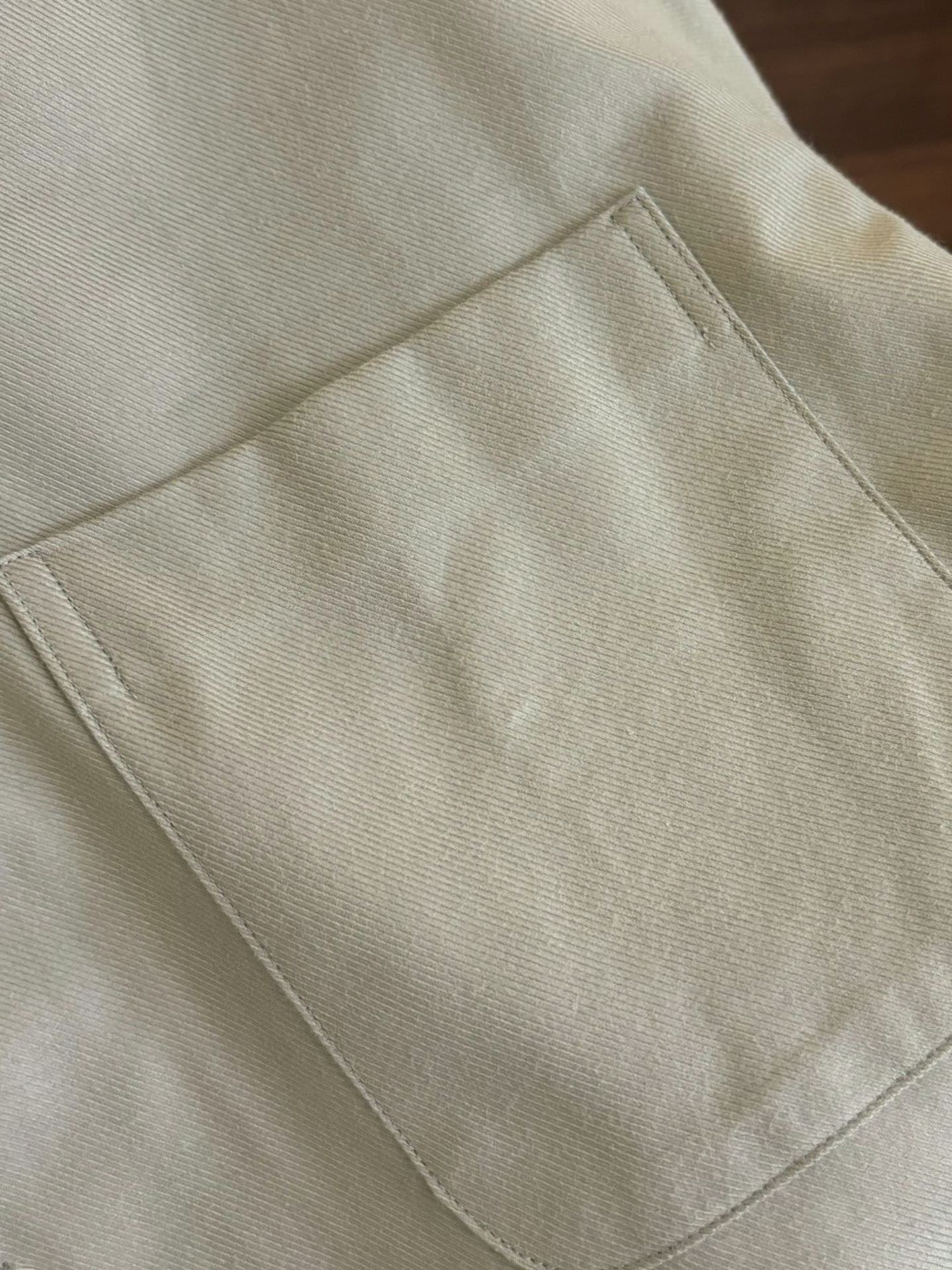 New#🟥lP🆕 老钱风 渠道顶级款磨毛绒面长袖衬衫，这款磨毛衬衫它不仅拥有百搭的特性，适合各种通勤场合