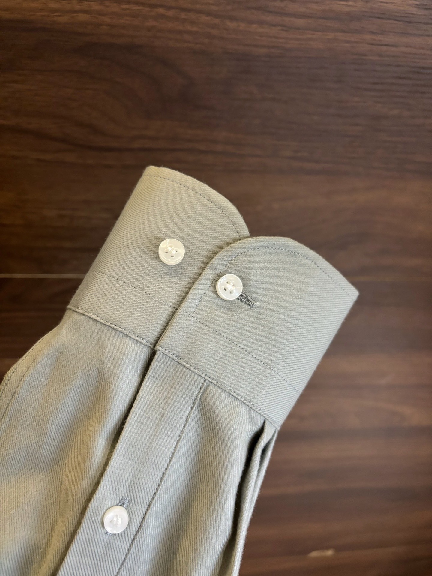 New#🟥lP🆕 老钱风 渠道顶级款磨毛绒面长袖衬衫，这款磨毛衬衫它不仅拥有百搭的特性，适合各种通勤场合