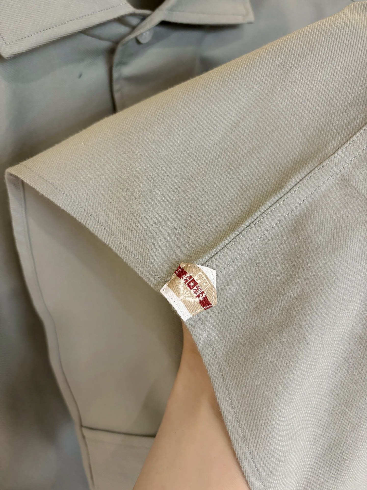 New#🟥lP🆕 老钱风 渠道顶级款磨毛绒面长袖衬衫，这款磨毛衬衫它不仅拥有百搭的特性，适合各种通勤场合