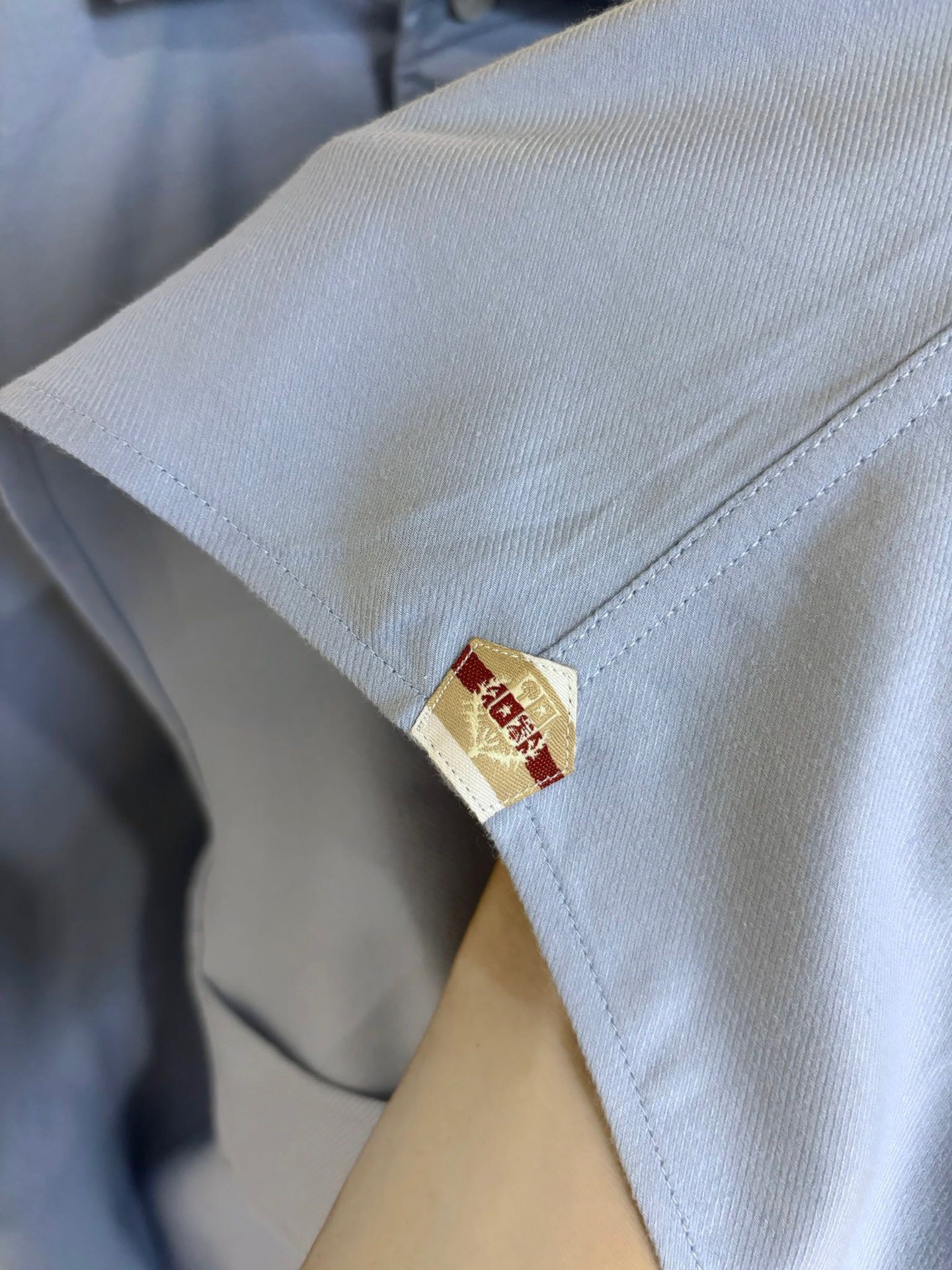 New#🟥lP🆕 老钱风 渠道顶级款磨毛绒面长袖衬衫，这款磨毛衬衫它不仅拥有百搭的特性，适合各种通勤场合