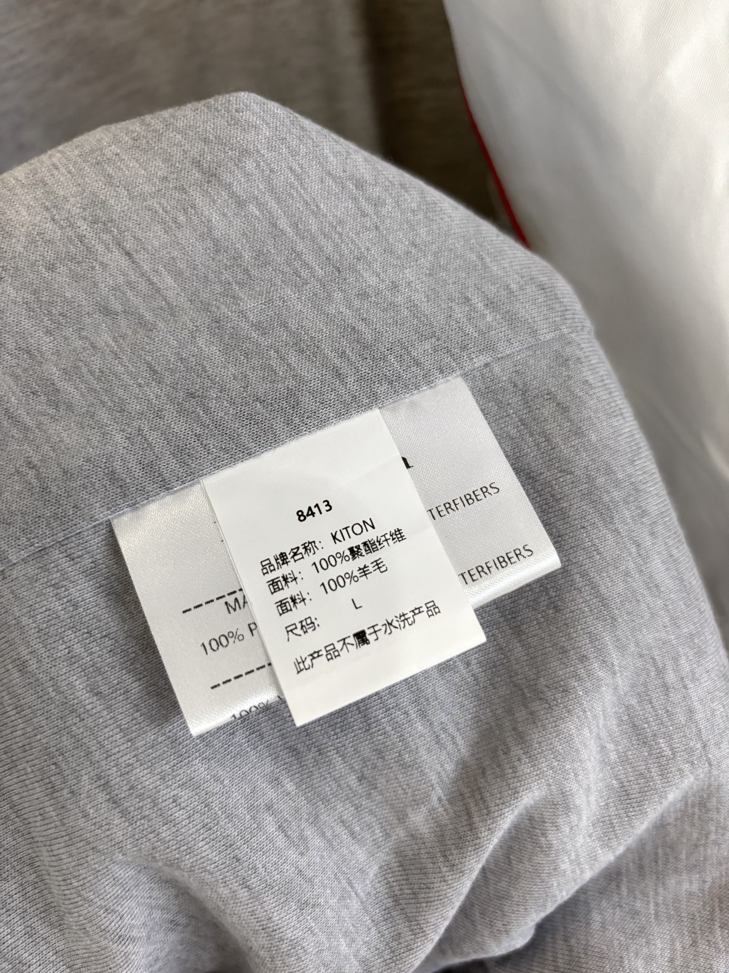 New#🟥Kiton 小翻领可收腰风衣夹克，这款夹克最大的亮点在于领子后面拼皮的设计，它又摇身一变成为一