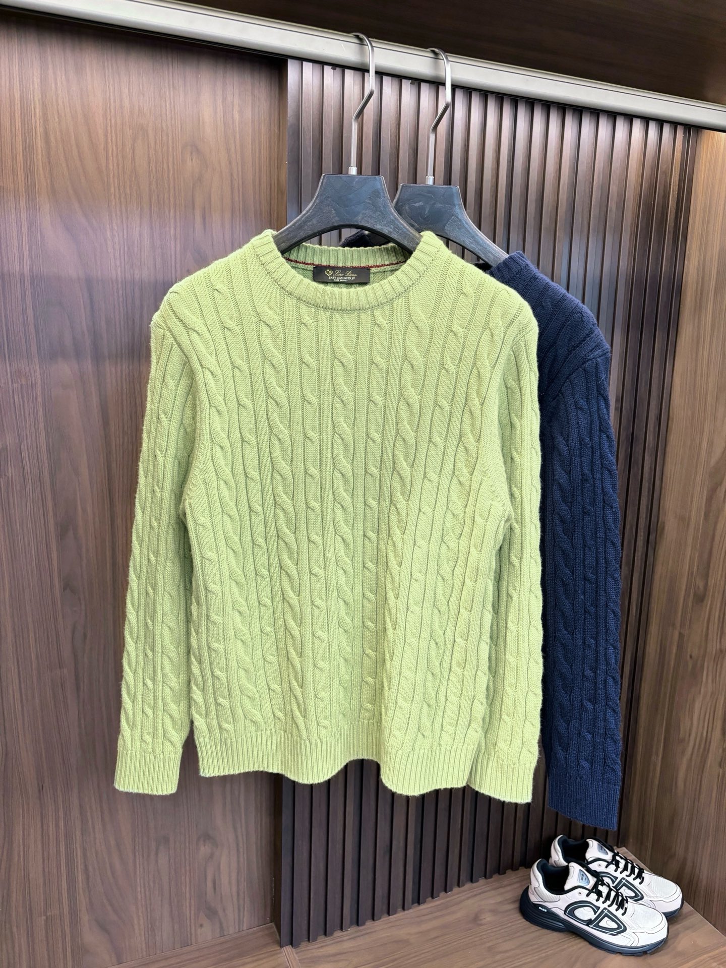 NO:524761,Cashmere-blend cardigan with anti-pilling ingredients], alexander wang19860909羊绒混纺羊毛衫,带有抗起球成分】,,alexander wang,Men's clothing