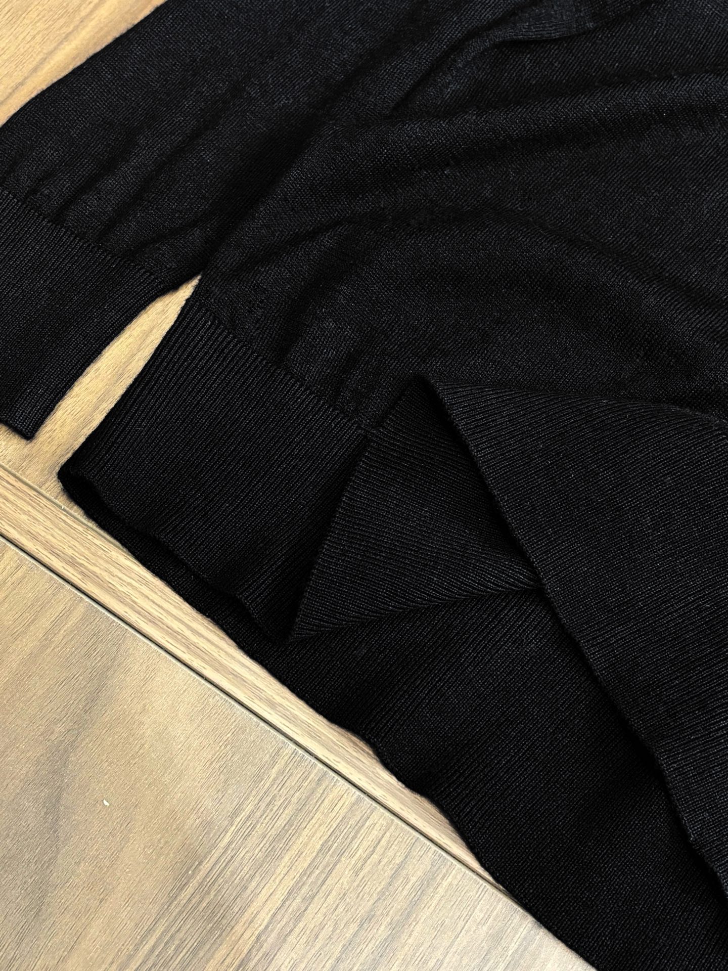 New#🟥BC 秋冬的温暖无优雅，经典的圆领男士羊毛衫。展现出休闲而优雅的风格。每一处细节都经过精心雕琢