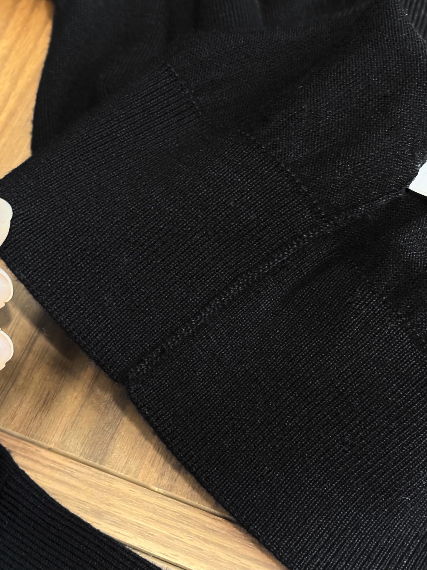 New#🟥BC 秋冬的温暖无优雅，经典的圆领男士羊毛衫。展现出休闲而优雅的风格。每一处细节都经过精心雕琢