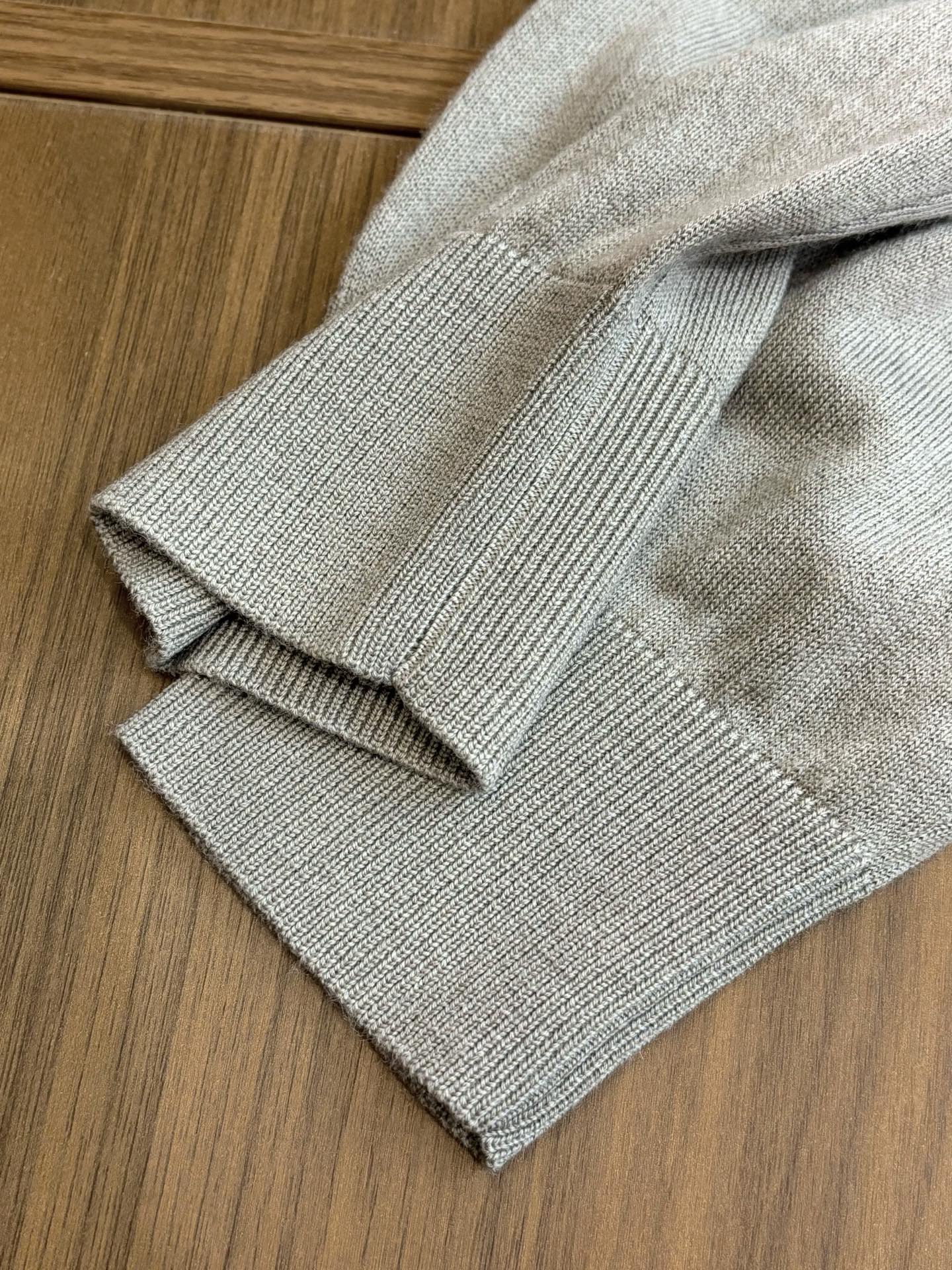 New#🟥BC 秋冬的温暖无优雅，经典的圆领男士羊毛衫。展现出休闲而优雅的风格。每一处细节都经过精心雕琢