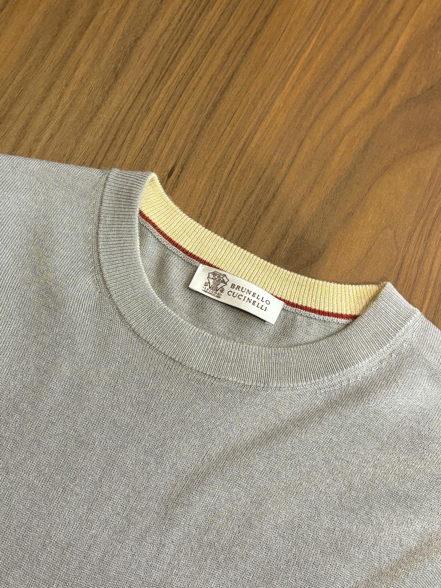 New#🟥BC 秋冬的温暖无优雅，经典的圆领男士羊毛衫。展现出休闲而优雅的风格。每一处细节都经过精心雕琢