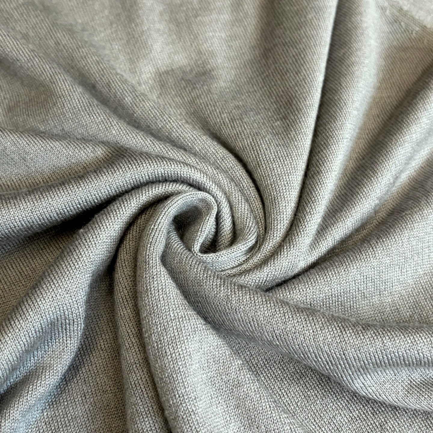 New#🟥BC 秋冬的温暖无优雅，经典的圆领男士羊毛衫。展现出休闲而优雅的风格。每一处细节都经过精心雕琢