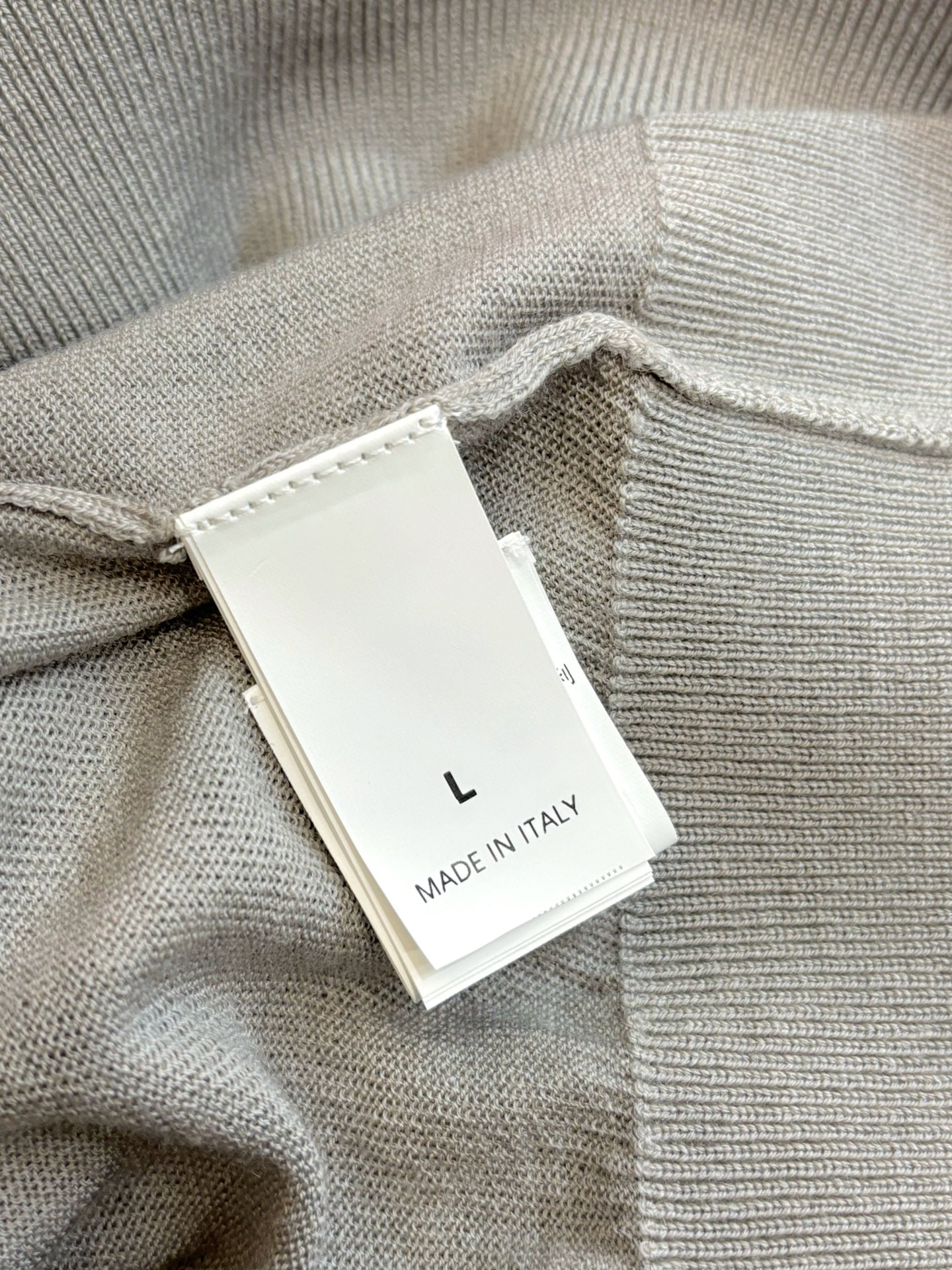 New#🟥BC 秋冬的温暖无优雅，经典的圆领男士羊毛衫。展现出休闲而优雅的风格。每一处细节都经过精心雕琢