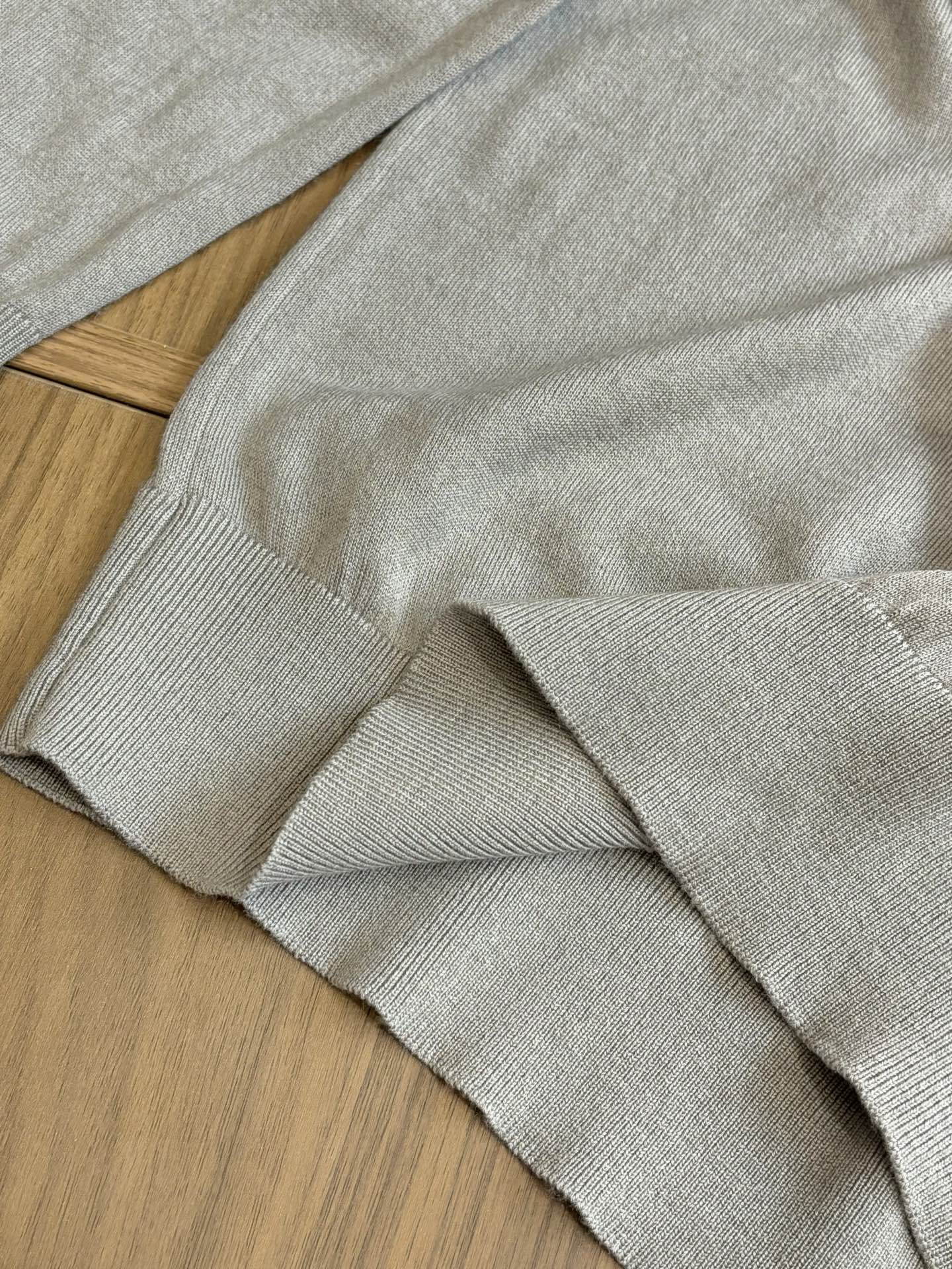 New#🟥BC 秋冬的温暖无优雅，经典的圆领男士羊毛衫。展现出休闲而优雅的风格。每一处细节都经过精心雕琢