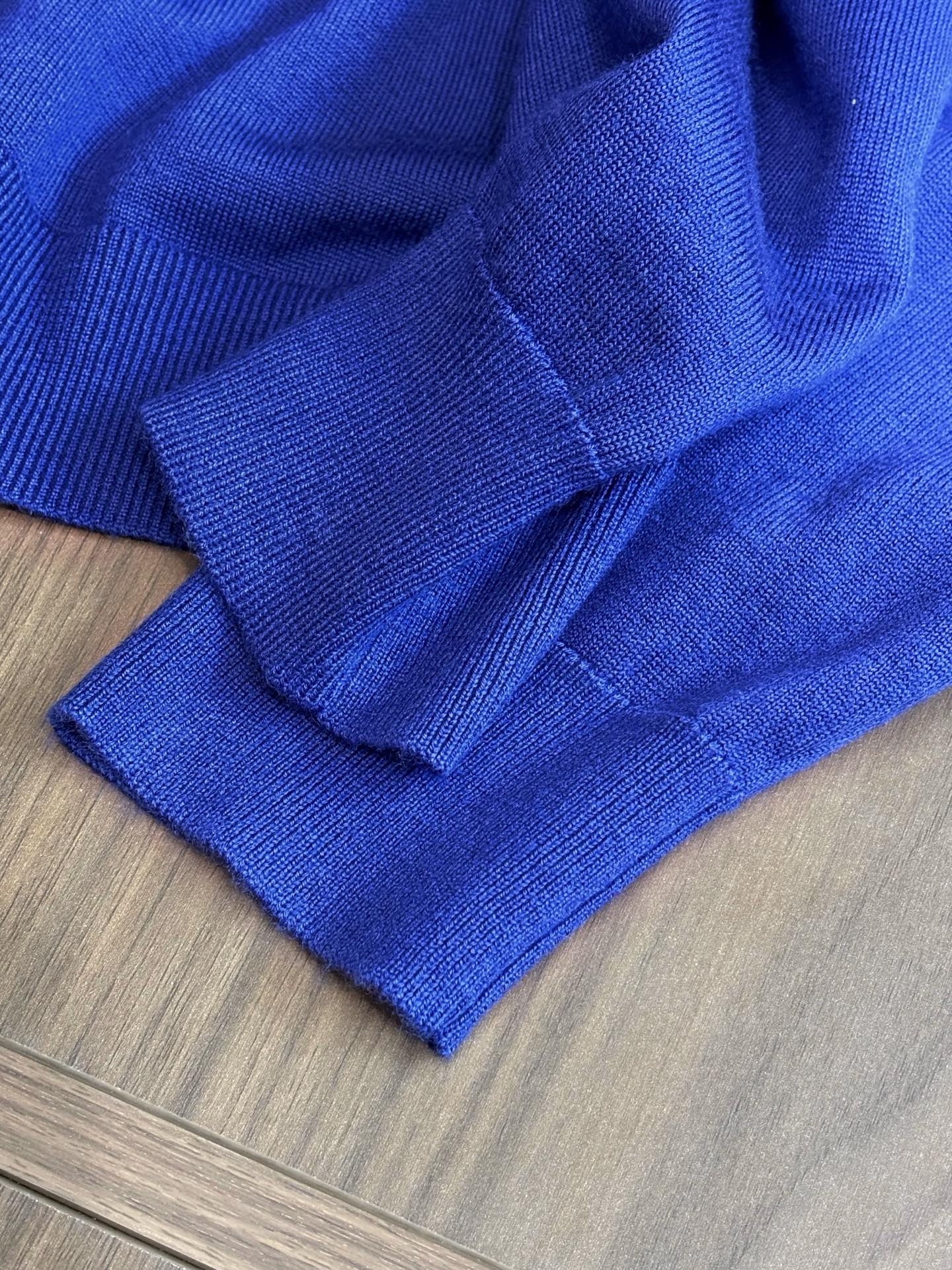 New#🟥LoroPian 诺悠-翩雅经典圆领羊毛衫，在男士高端针织服饰领域，这款羊毛衫更是品牌精湛工艺