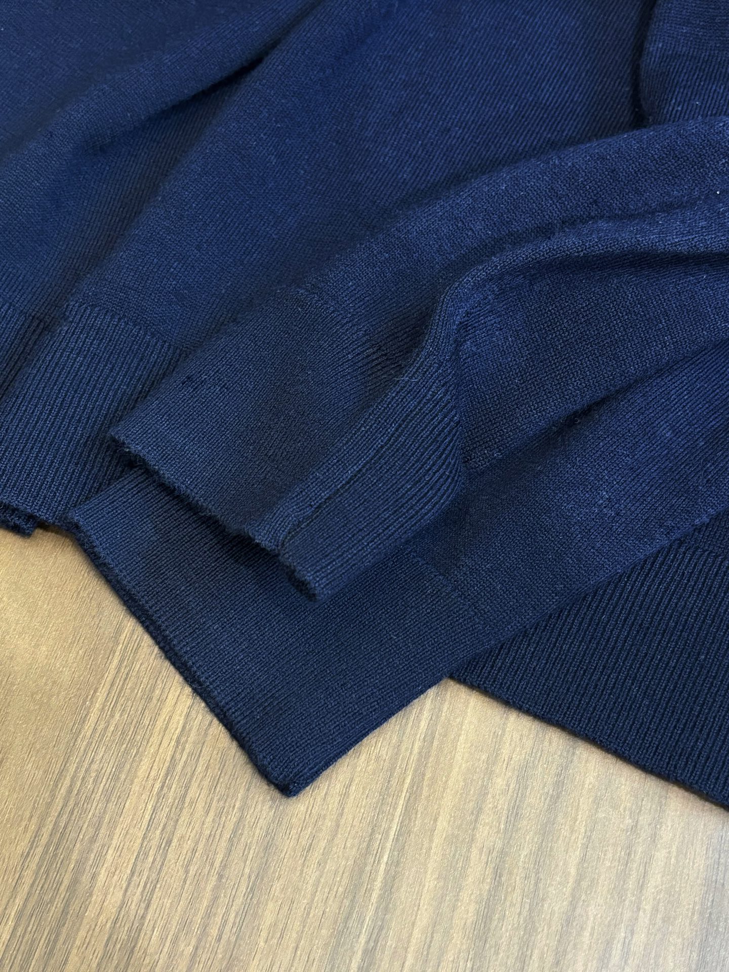 New#🟥LoroPian 诺悠-翩雅经典圆领羊毛衫，在男士高端针织服饰领域，这款羊毛衫更是品牌精湛工艺