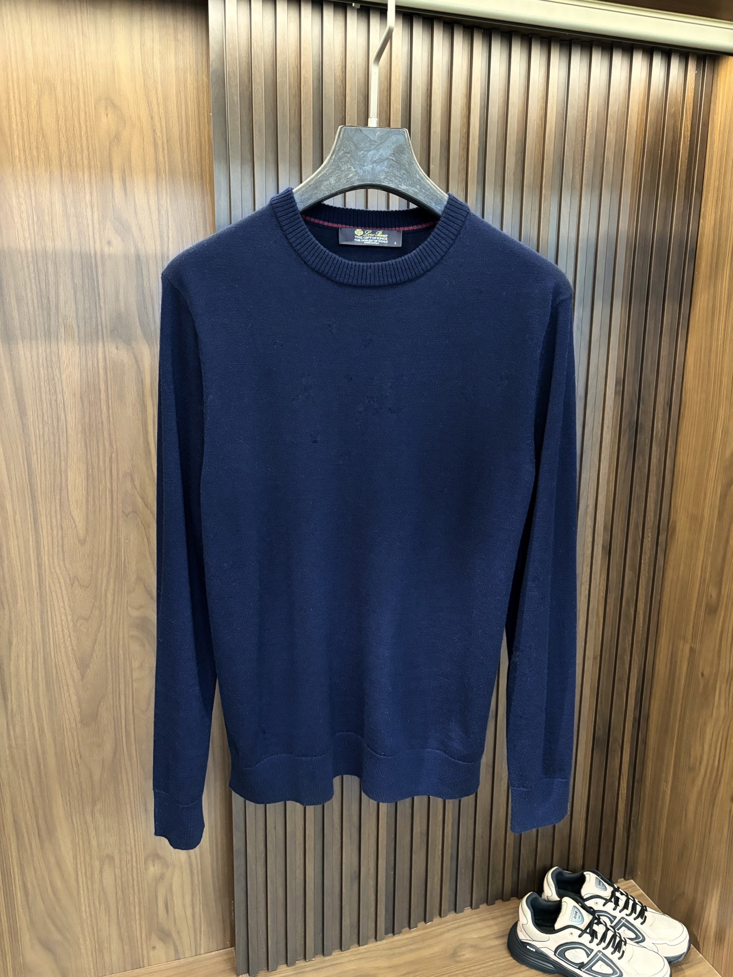 New#🟥LoroPian 诺悠-翩雅经典圆领羊毛衫，在男士高端针织服饰领域，这款羊毛衫更是品牌精湛工艺