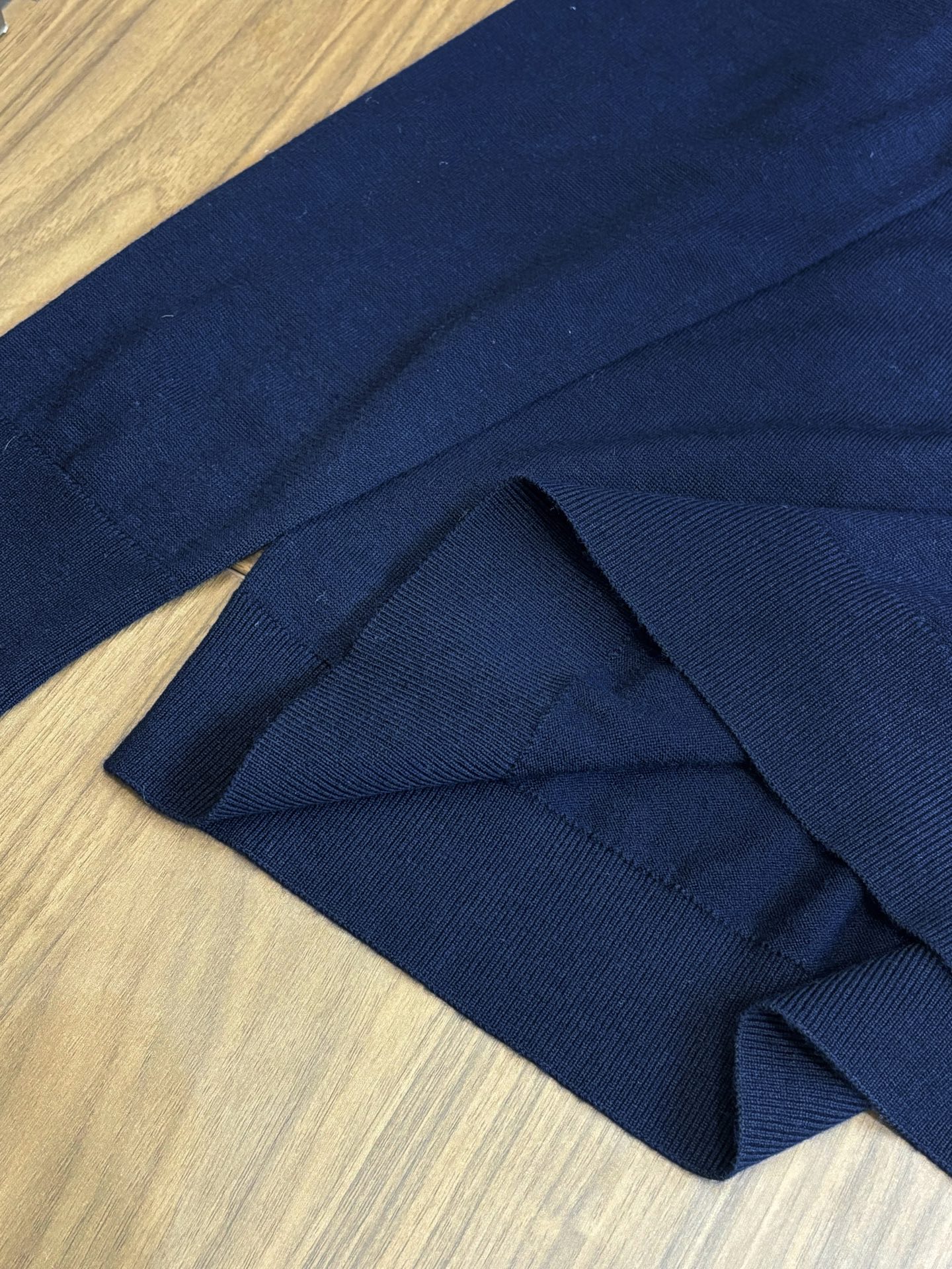 New#🟥LoroPian 诺悠-翩雅经典圆领羊毛衫，在男士高端针织服饰领域，这款羊毛衫更是品牌精湛工艺