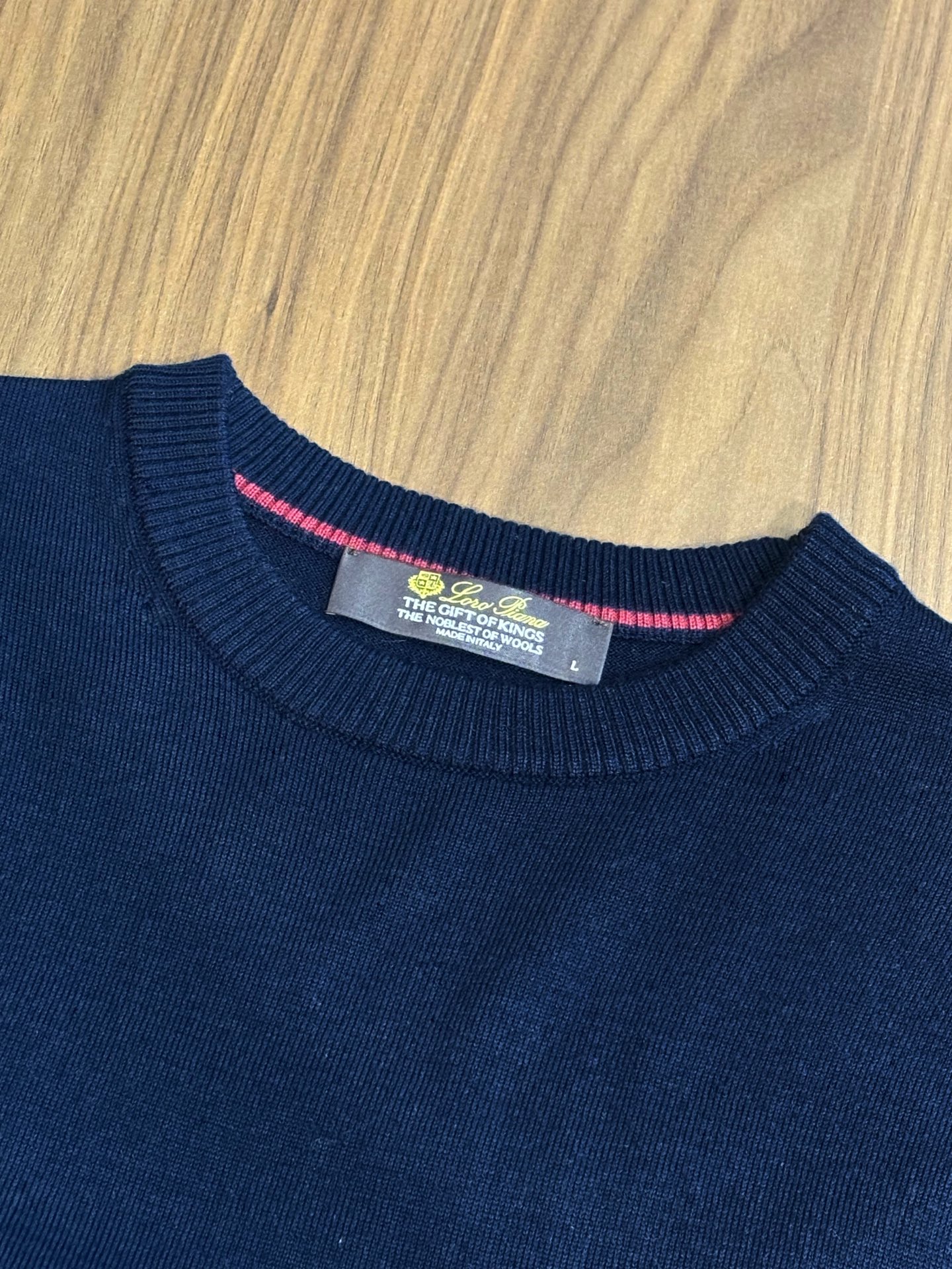 New#🟥LoroPian 诺悠-翩雅经典圆领羊毛衫，在男士高端针织服饰领域，这款羊毛衫更是品牌精湛工艺