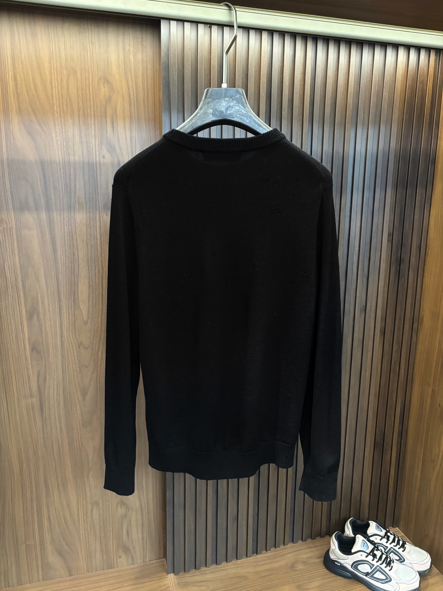 New#🟥LoroPian 诺悠-翩雅经典圆领羊毛衫，在男士高端针织服饰领域，这款羊毛衫更是品牌精湛工艺