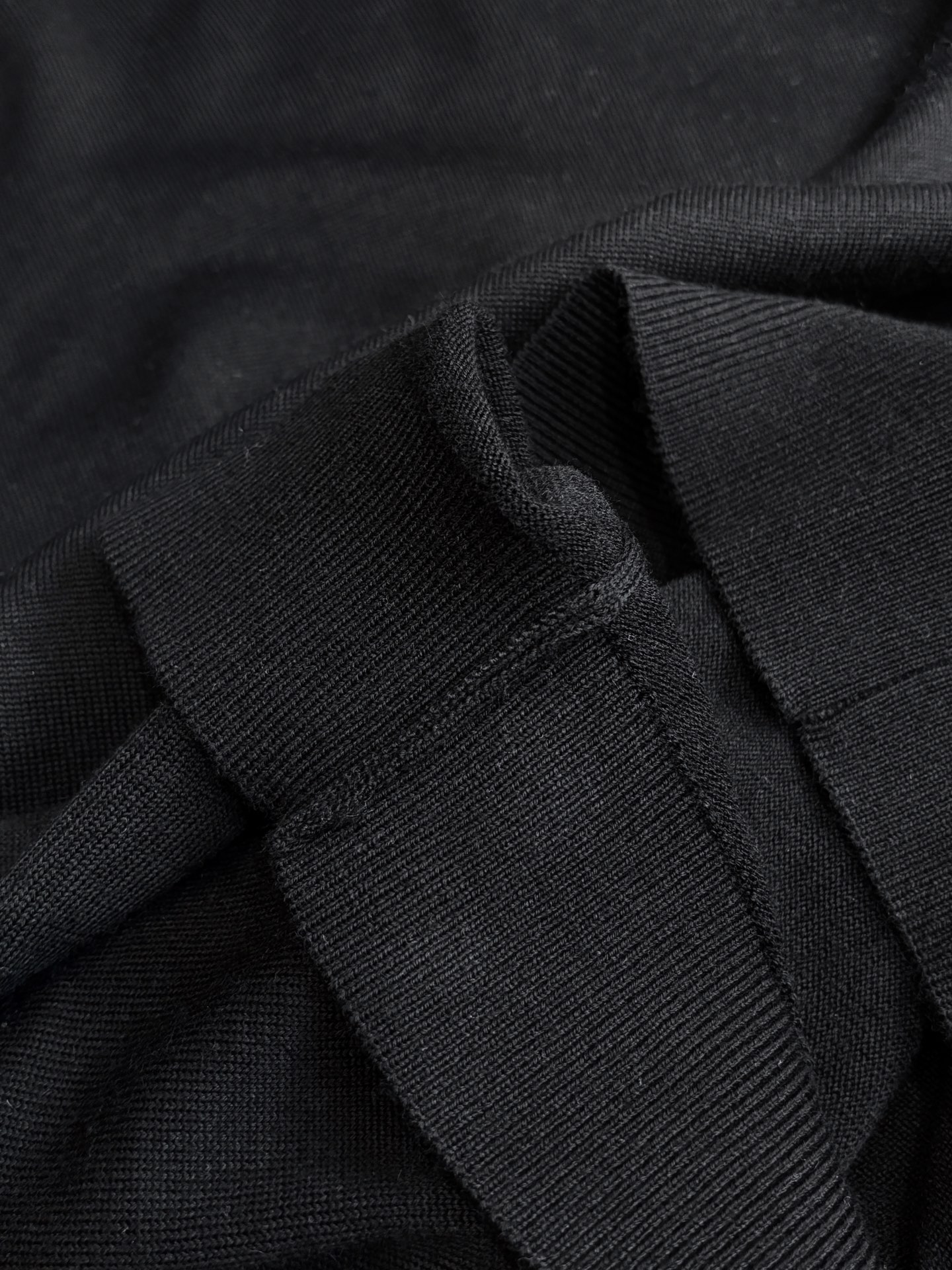 New#🟥LoroPian 诺悠-翩雅经典圆领羊毛衫，在男士高端针织服饰领域，这款羊毛衫更是品牌精湛工艺