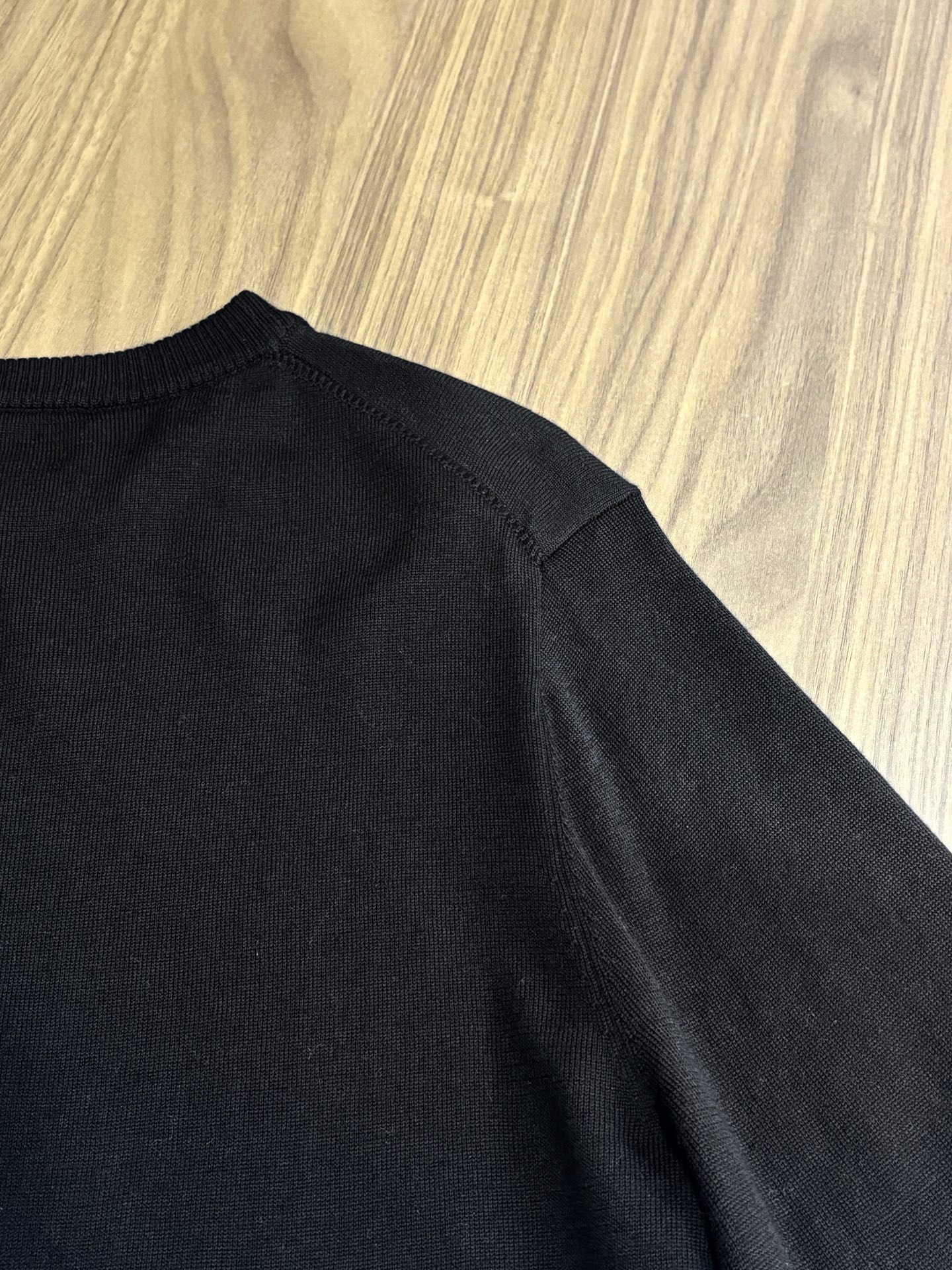 New#🟥LoroPian 诺悠-翩雅经典圆领羊毛衫，在男士高端针织服饰领域，这款羊毛衫更是品牌精湛工艺