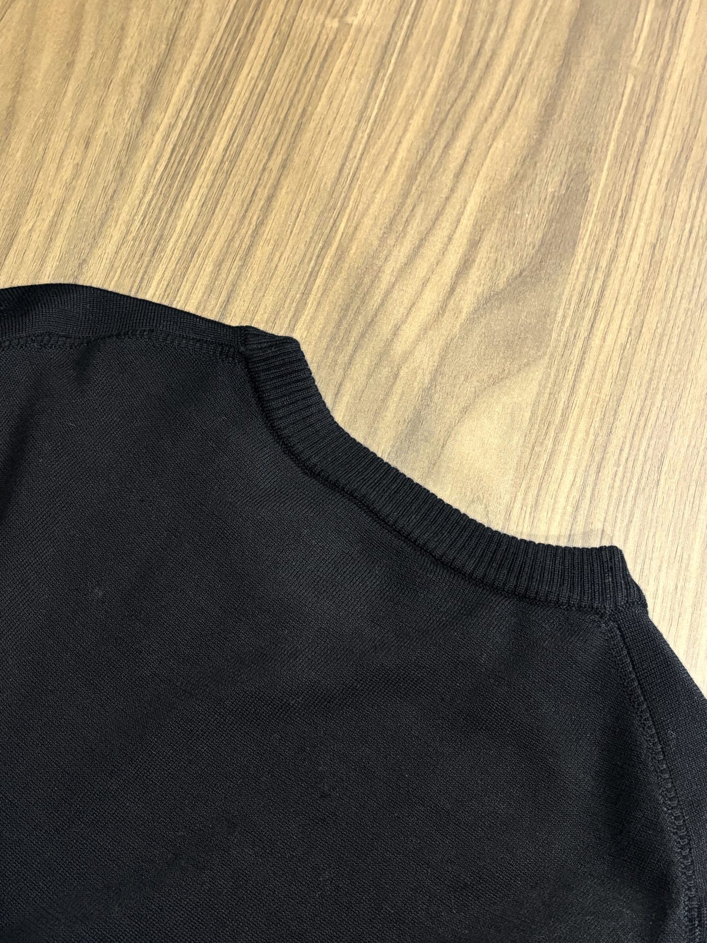 New#🟥LoroPian 诺悠-翩雅经典圆领羊毛衫，在男士高端针织服饰领域，这款羊毛衫更是品牌精湛工艺