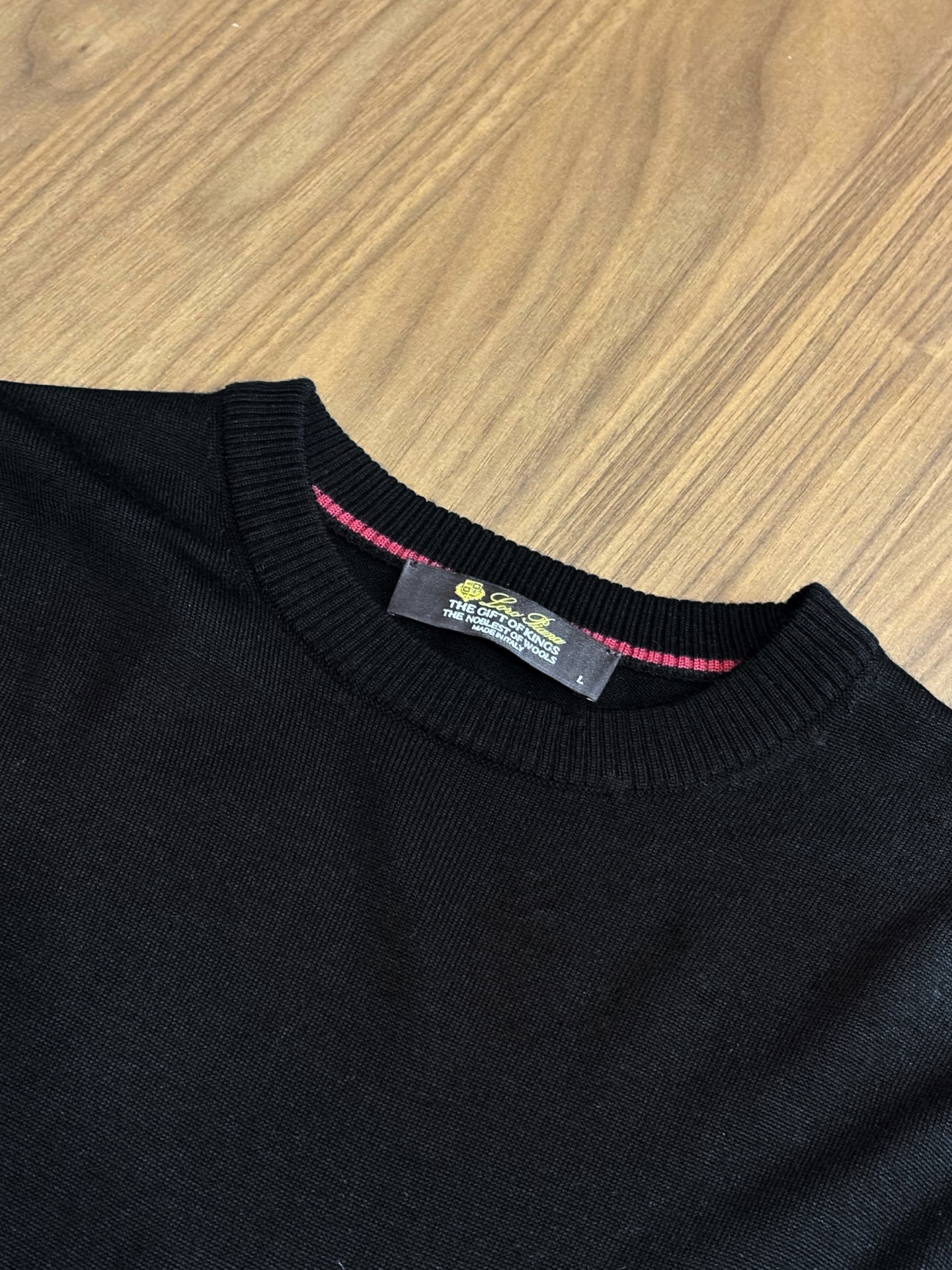 New#🟥LoroPian 诺悠-翩雅经典圆领羊毛衫，在男士高端针织服饰领域，这款羊毛衫更是品牌精湛工艺