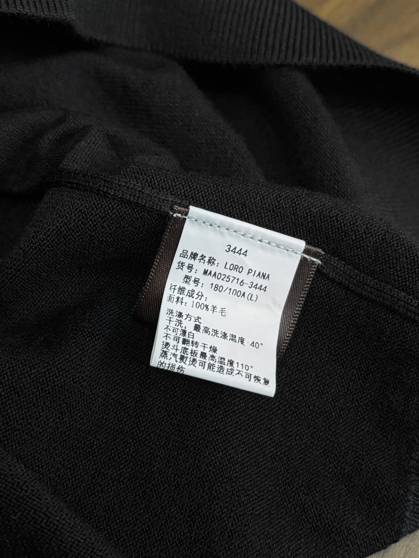 New#🟥LoroPian 诺悠-翩雅经典圆领羊毛衫，在男士高端针织服饰领域，这款羊毛衫更是品牌精湛工艺