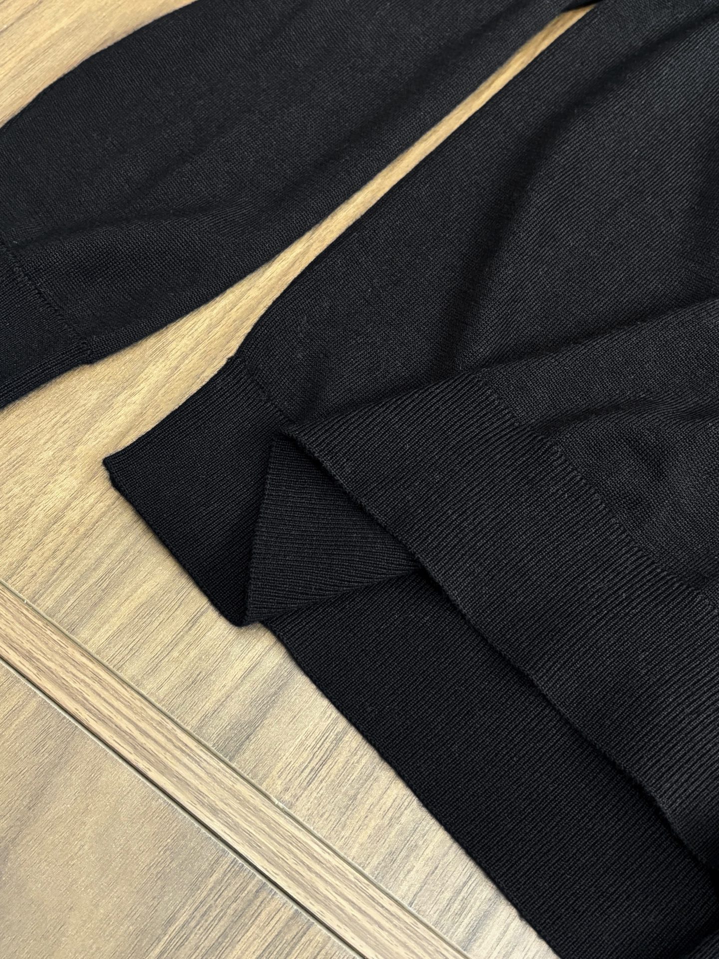 New#🟥LoroPian 诺悠-翩雅经典圆领羊毛衫，在男士高端针织服饰领域，这款羊毛衫更是品牌精湛工艺