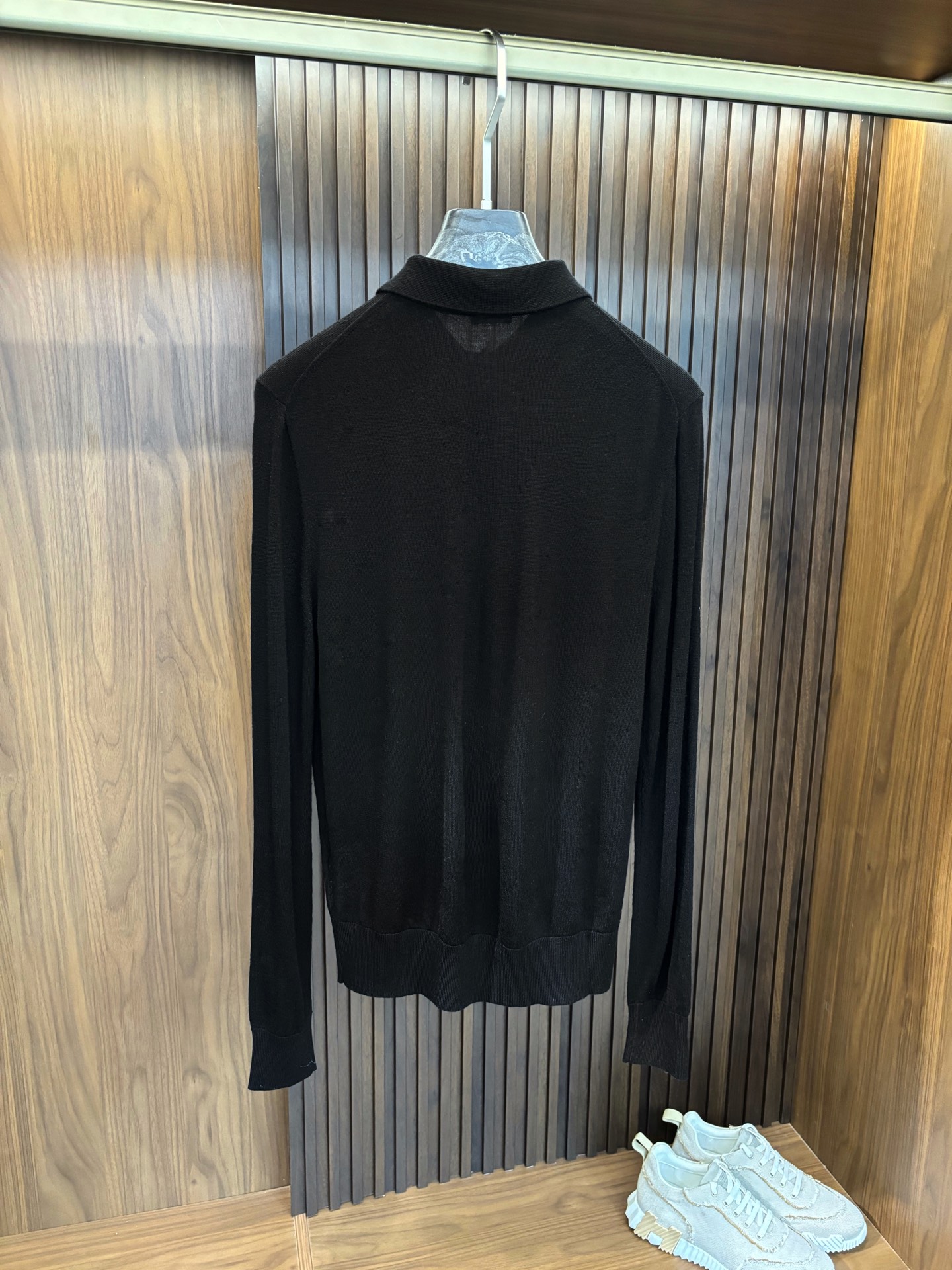 New#🟥kiton 翻领羊毛衫，用细腻纤维编织时光韵味，于一针一线间，诉说永恒优雅，在男士高端针织服饰