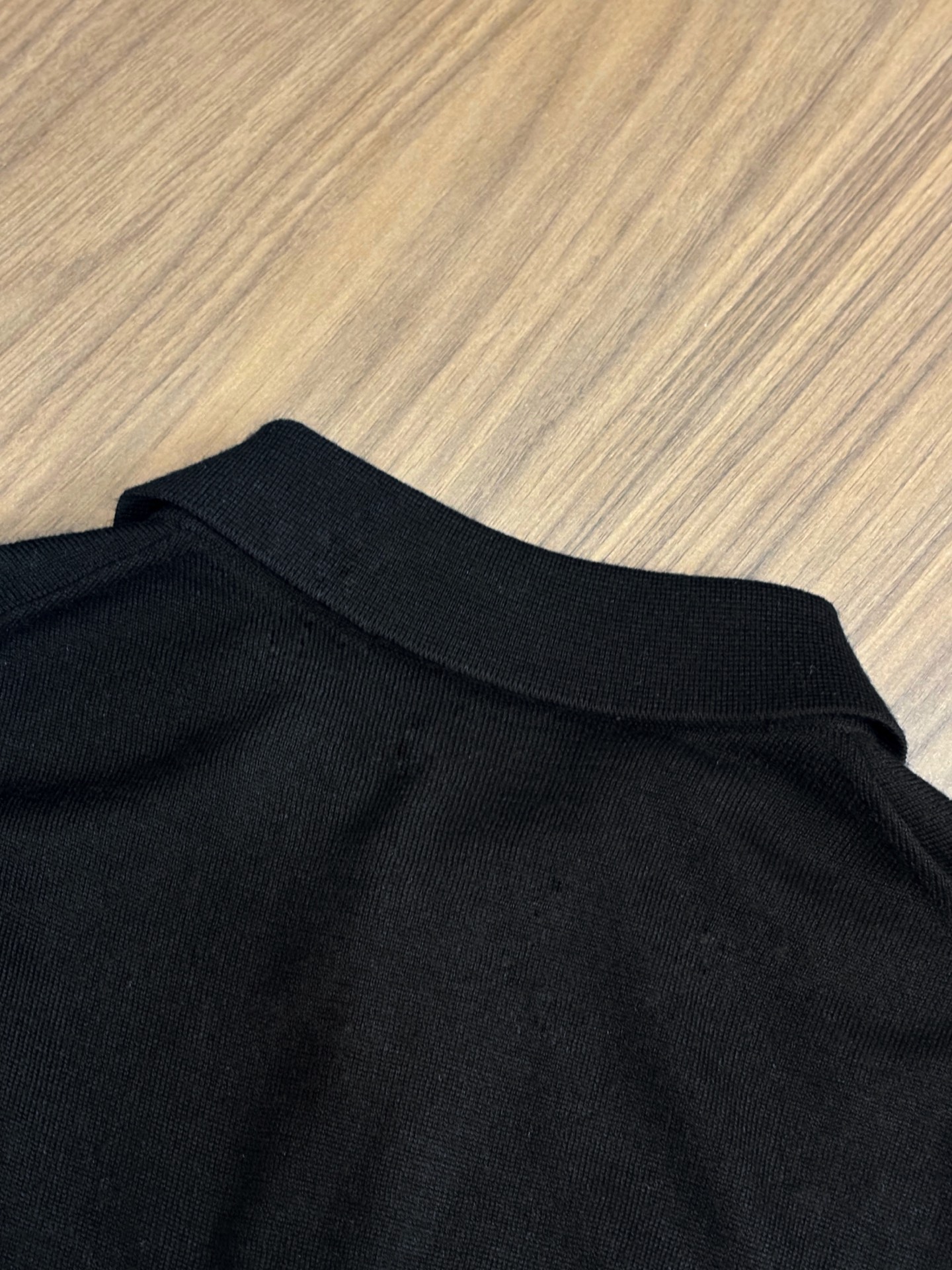 New#🟥kiton 翻领羊毛衫，用细腻纤维编织时光韵味，于一针一线间，诉说永恒优雅，在男士高端针织服饰