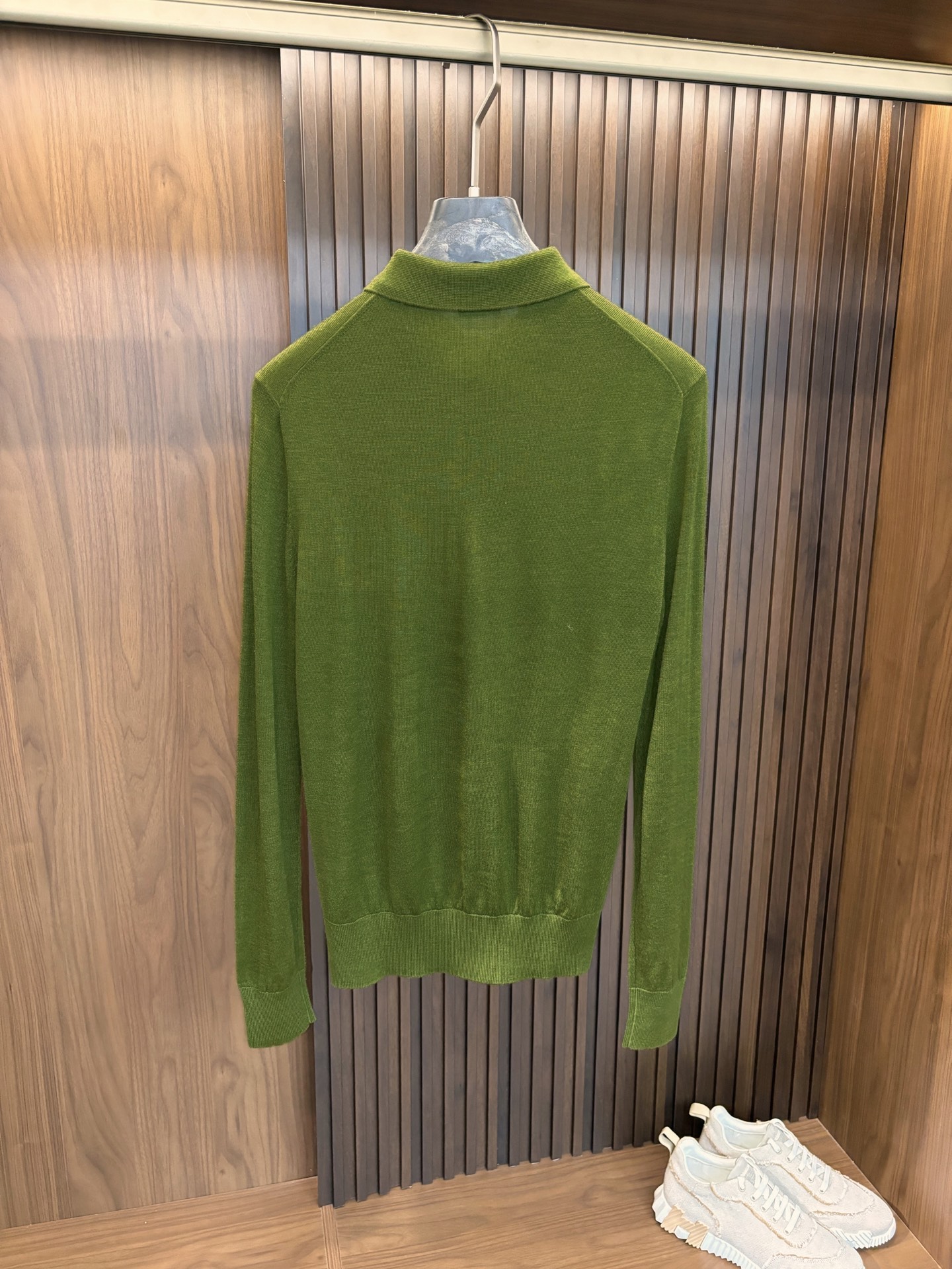 New#🟥kiton 翻领羊毛衫，用细腻纤维编织时光韵味，于一针一线间，诉说永恒优雅，在男士高端针织服饰