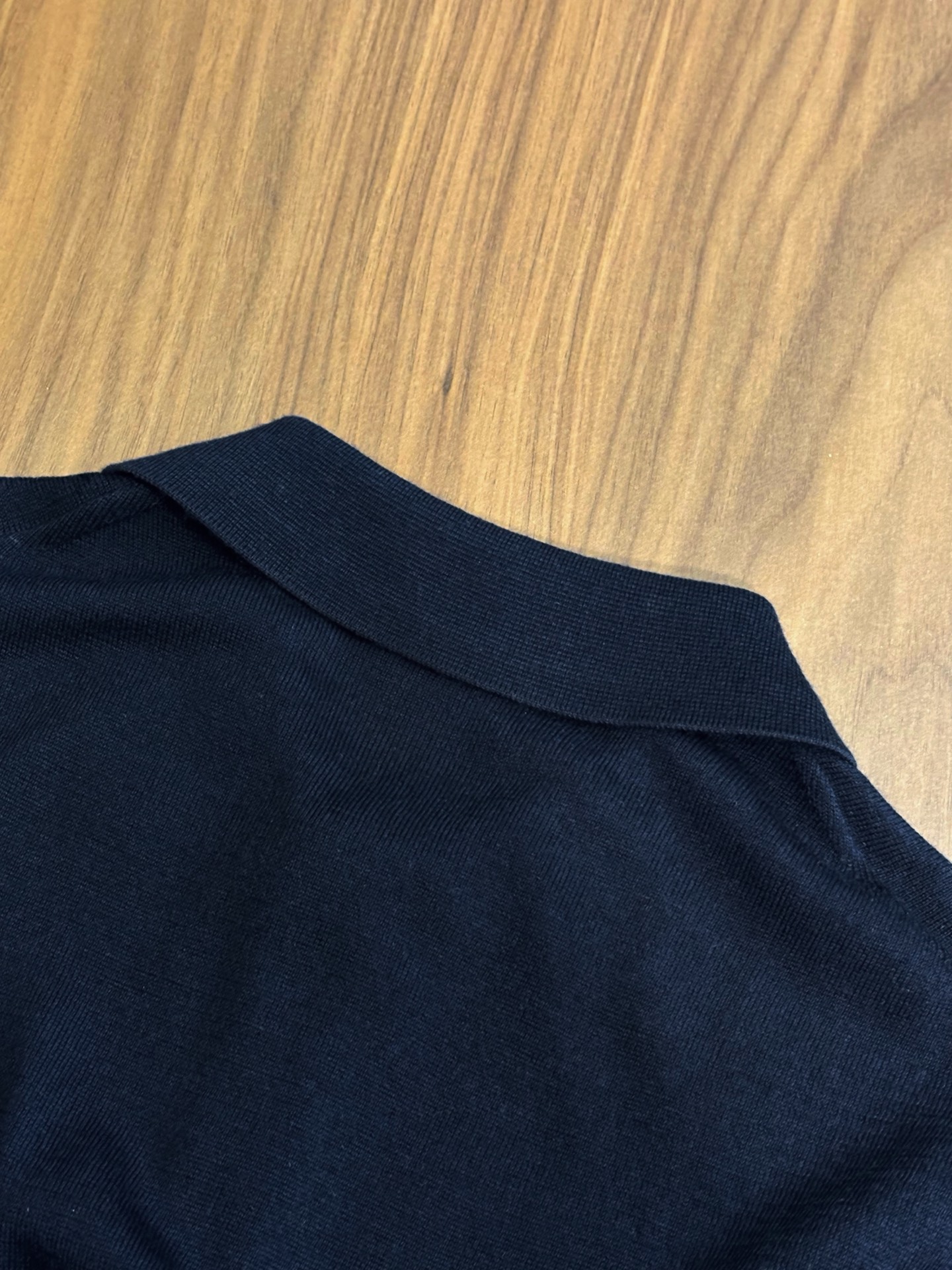 New#🟥kiton 翻领羊毛衫，用细腻纤维编织时光韵味，于一针一线间，诉说永恒优雅，在男士高端针织服饰